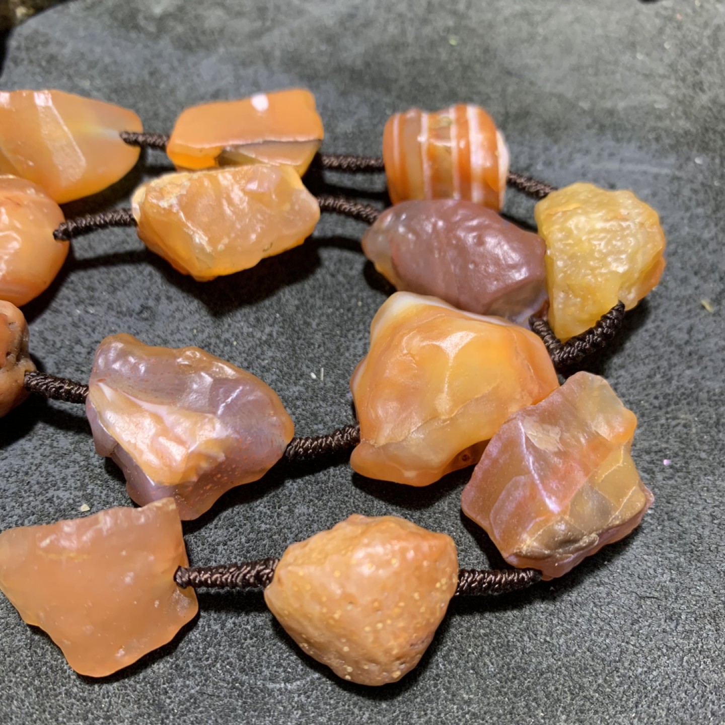 精美戈壁大颗粒樱桃红玛瑙原石项链一条！ 精美戈壁大颗粒樱桃红玛瑙原石项链一条！