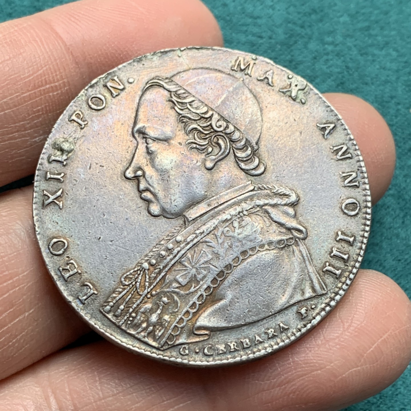 《竞宝斋》第146场-周日，周一 2场 (全场包邮) 梵蒂冈 1825年 教皇国 斯库多大银币，重量26.2g，黑泛彩 有焊接痕迹 细节见图