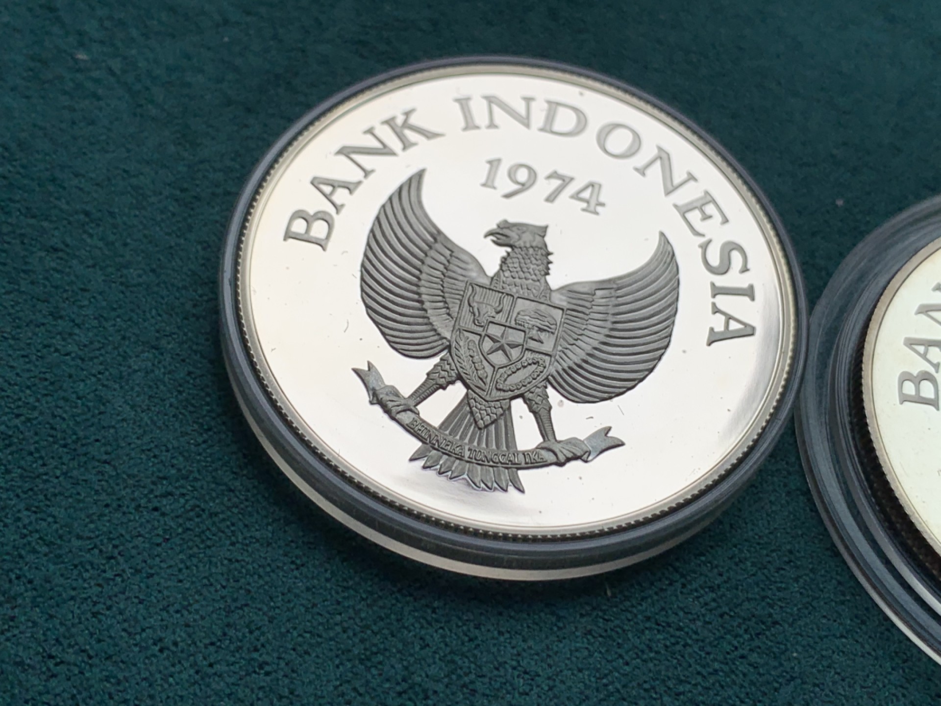 《竞宝斋》第146场-周日，周一 2场 (全场包邮) 印度尼西亚1974年2000－5000卢比精制动物银币一对，发行量稀少