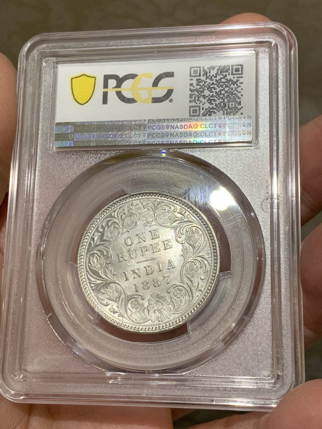 《竞宝斋》第146场-周日，周一 2场 (全场包邮) PCGS-MS63 英属印度1887 维多利亚（小维）卢比 卷拆原光，品相完美