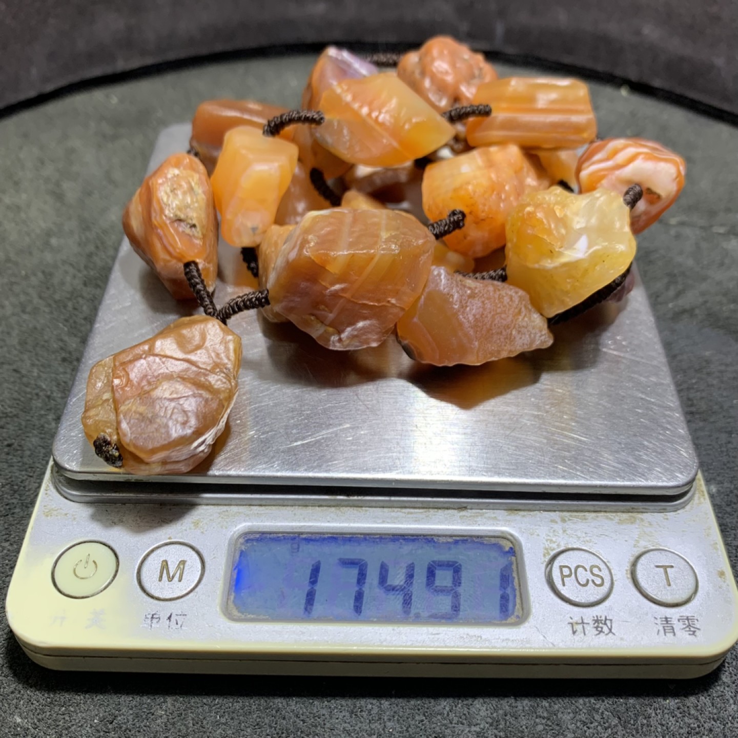 精美戈壁大颗粒樱桃红玛瑙原石项链一条！ 精美戈壁大颗粒樱桃红玛瑙原石项链一条！