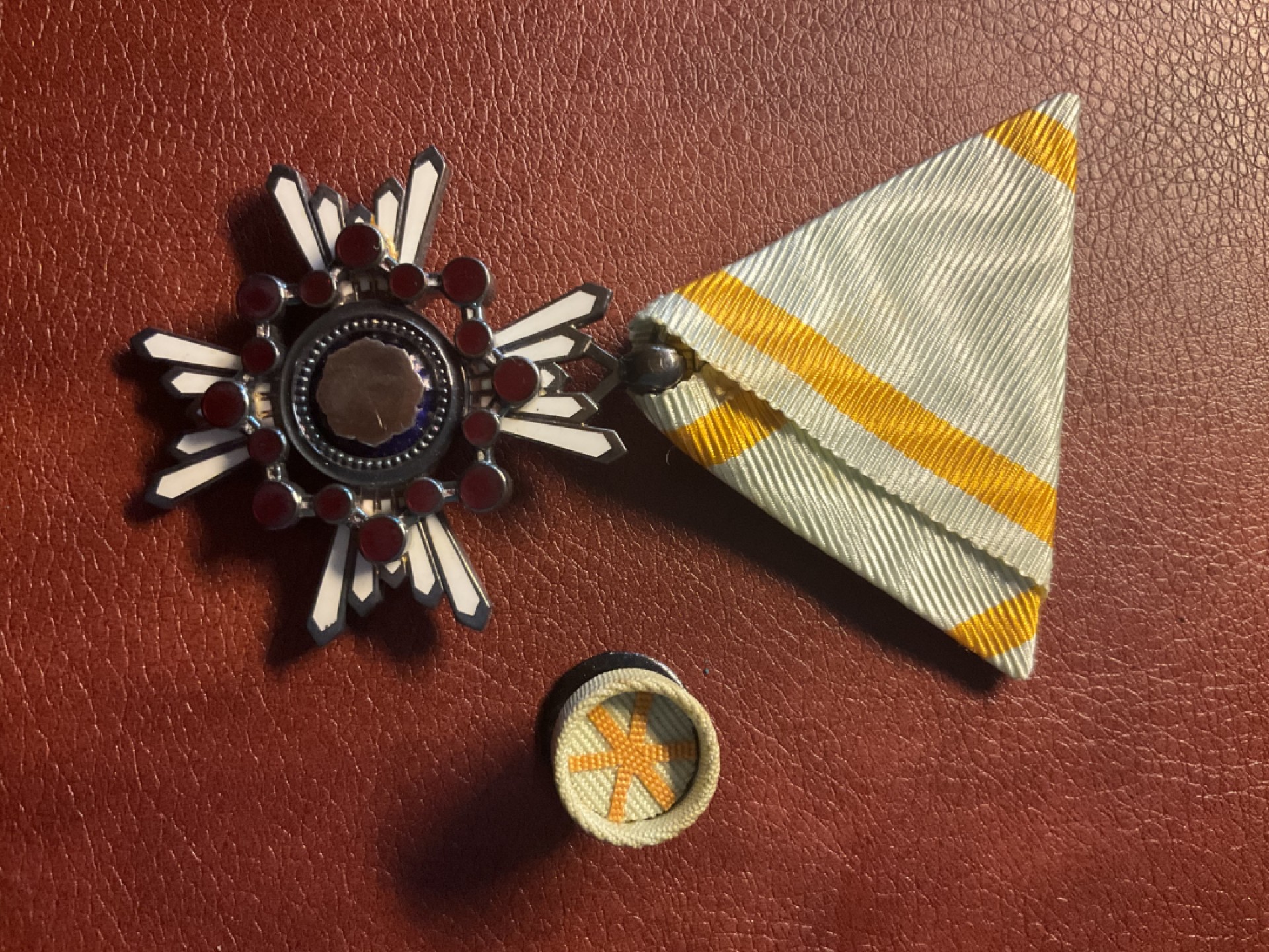 全场0元起拍 松山幣藏11场日章拍卖 六等瑞宝章珐琅完整