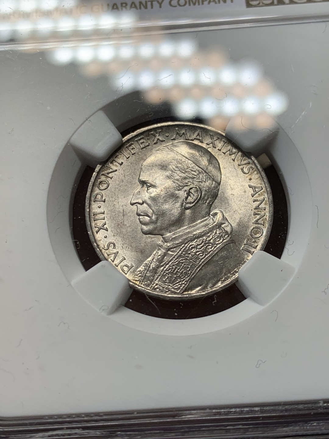 《竞宝斋》第146场-周日，周一 2场 (全场包邮) NGC MS63 梵蒂冈1940年5里拉银币 人像为庇护十二世 背面造型刻画的是彼得乘船传递讯息