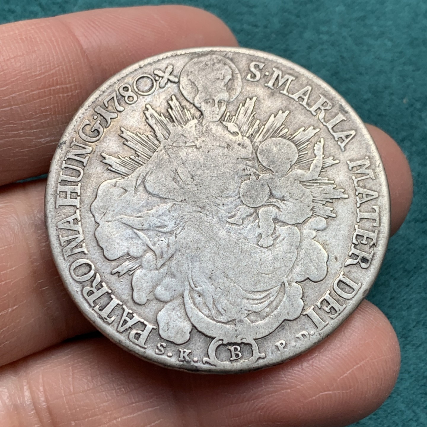 《竞宝斋》第146场-周日，周一 2场 (全场包邮) 匈牙利版 1780B年 圣母抱婴 双天使泰勒 大银币