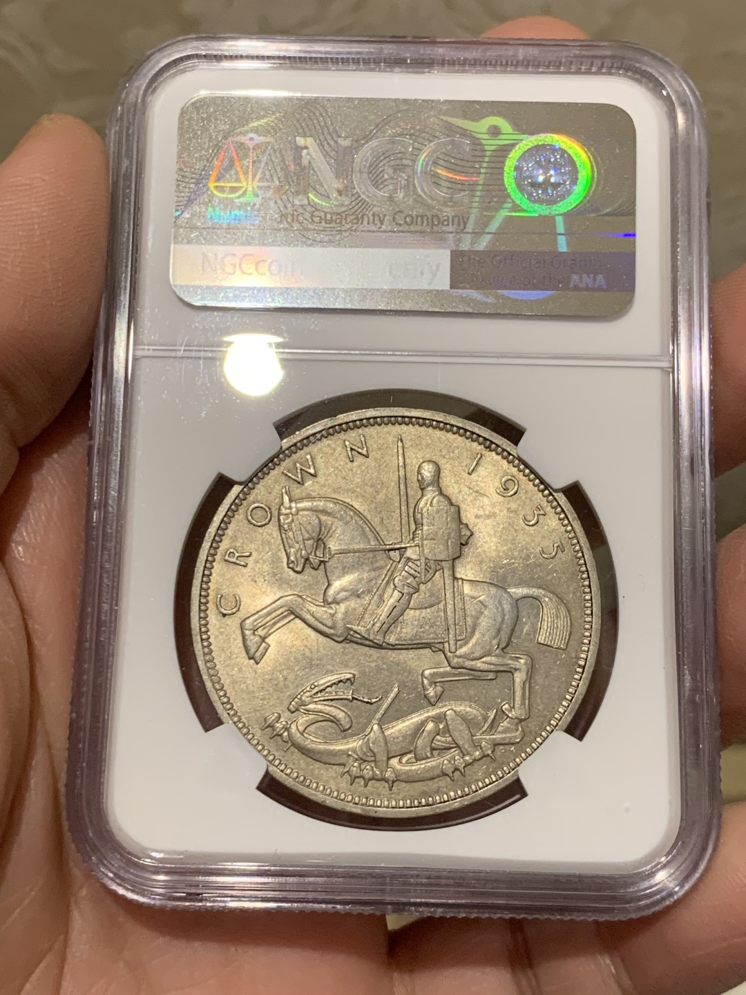 《竞宝斋》第146场-周日，周一 2场 (全场包邮) NGC-MS63 英国1935年乔五木马剑克朗银币，转光强烈，打制深峻，无明显瑕疵