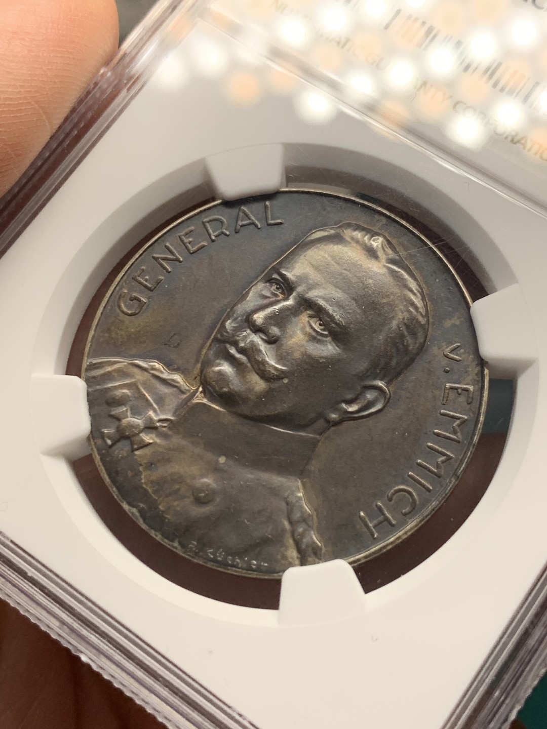 《竞宝斋》第146场-周日，周一 2场 (全场包邮) NGC MS63 1914年德国一战名将艾米奇将军纪念银章 稀少品种 镜面深彩包浆