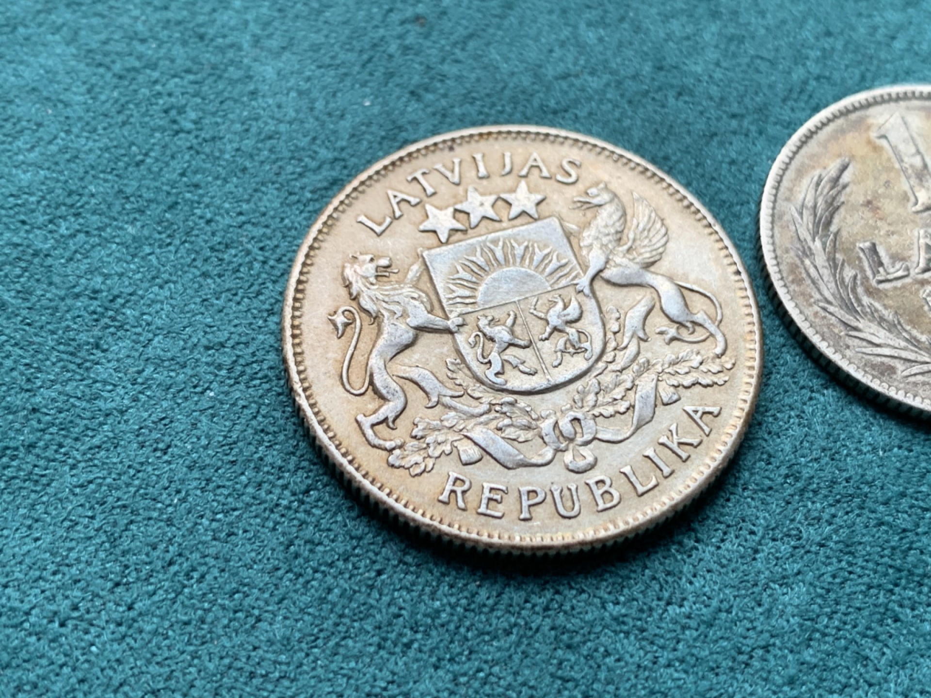 《竞宝斋》第146场-周日，周一 2场 (全场包邮) 拉脱维亚银币一对 1924 年1特拉+1925年 2特拉 原味包浆不错