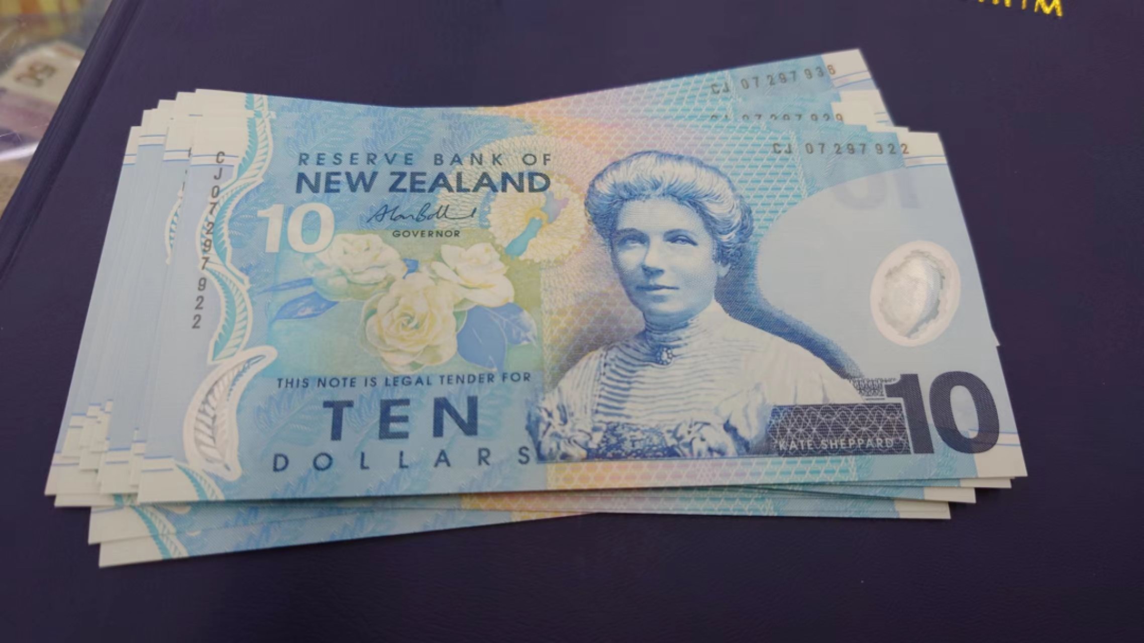 【世界钱币收藏】精选微拍第57期暨2023年第四期 裸钞专场 2007年新西兰10元塑料钞 全新绝品无4