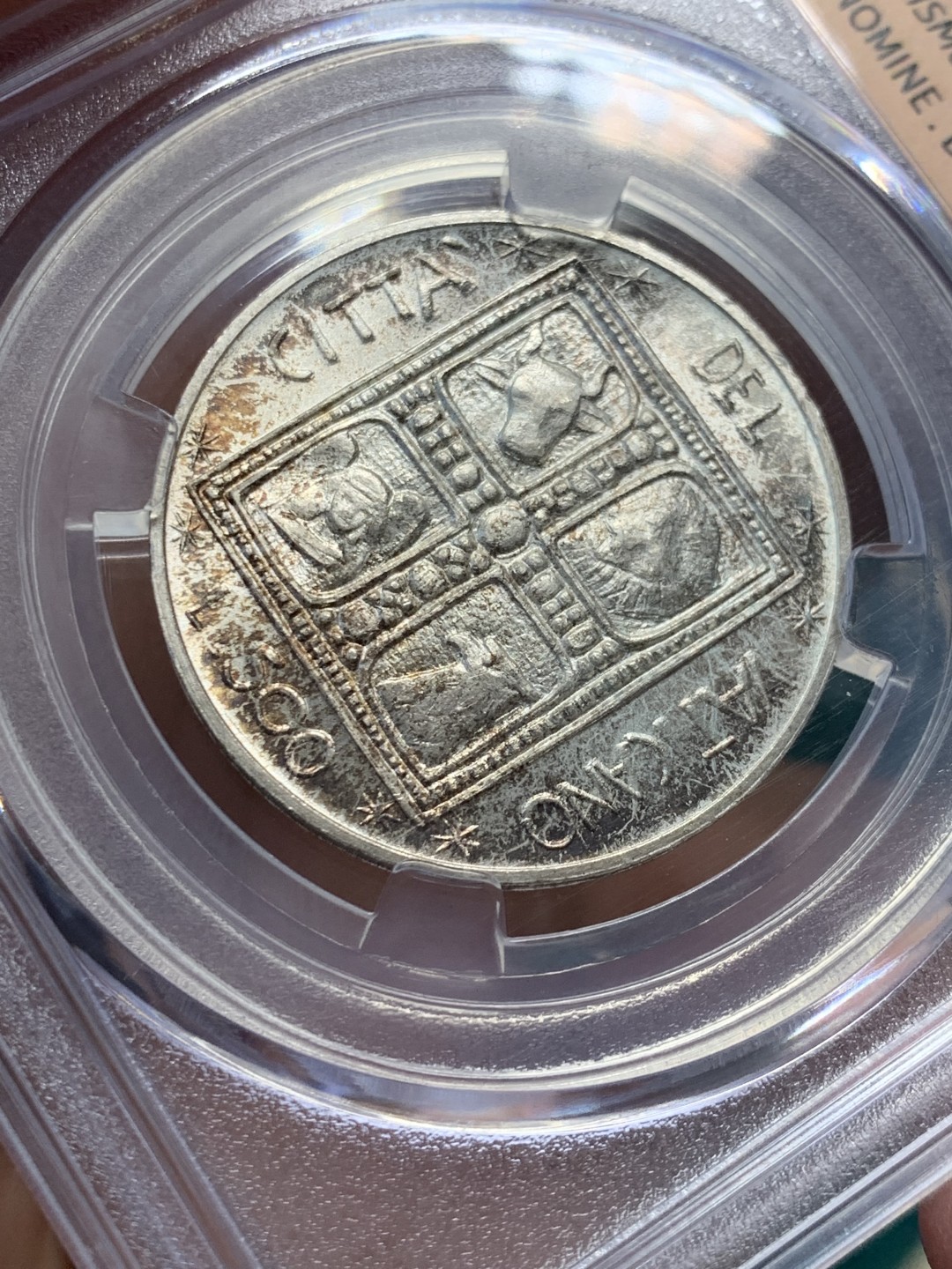 《竞宝斋》第146场-周日，周一 2场 (全场包邮) 梵蒂冈1977年500里拉，集成中世纪前教会艺术设计，四格动物寓意在后世被鸽子及绵羊替代