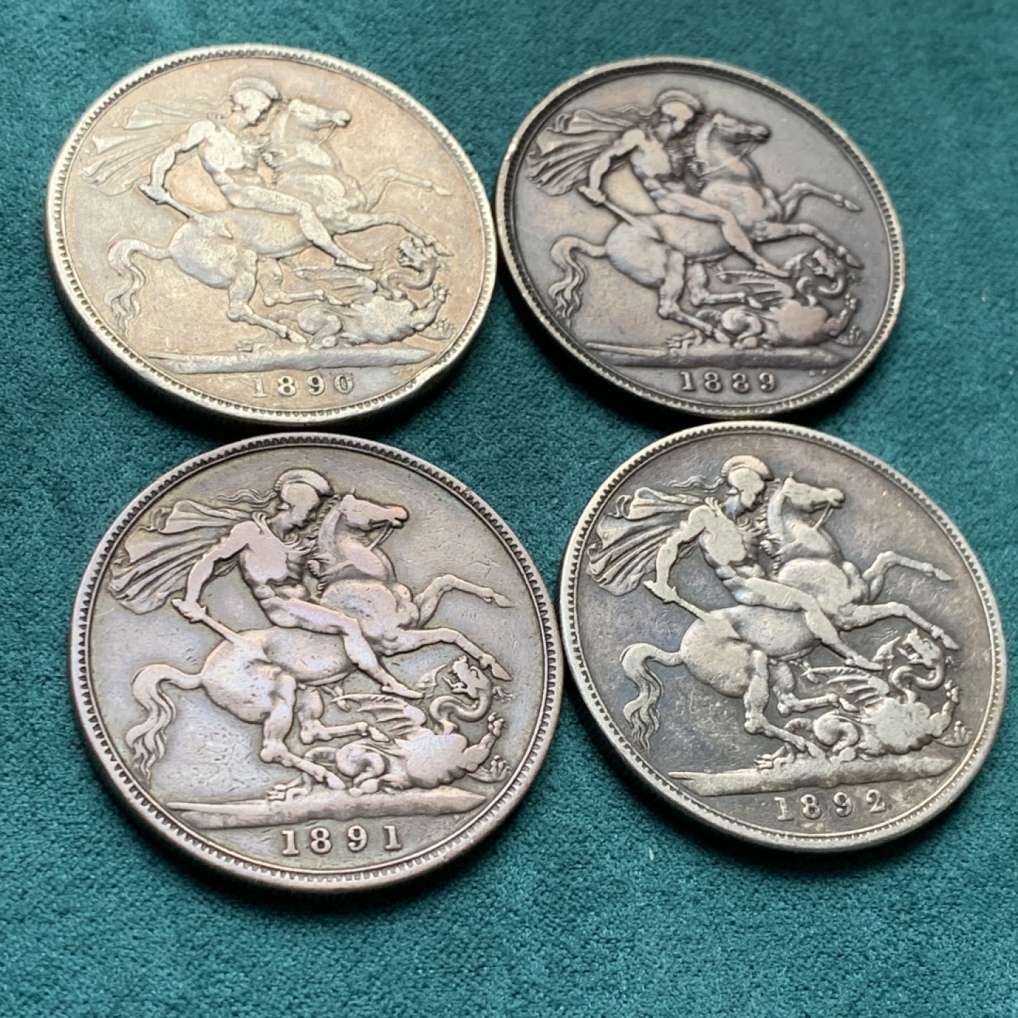 《竞宝斋》第146场-周日，周一 2场 (全场包邮) 4枚一起 英国维多利亚高冠马剑克朗一组四枚，1889+1890+1891+1892，流通品相老包浆