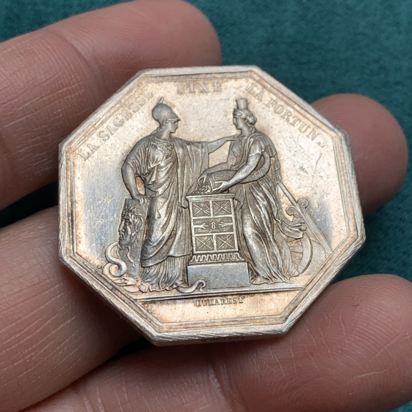 《竞宝斋》第146场-周日，周一 2场 (全场包邮) 法国 1860-1879 法兰西银行银质八角代币   重量：24.8gr 36.5mm 边铭：蜜蜂+银标