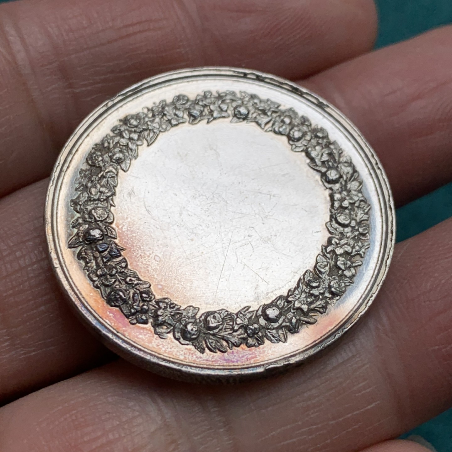 《竞宝斋》第146场-周日，周一 2场 (全场包邮) 法国结婚纪念银章  重量：16.1gr  直径：34mm 边铭：蜜蜂+银标