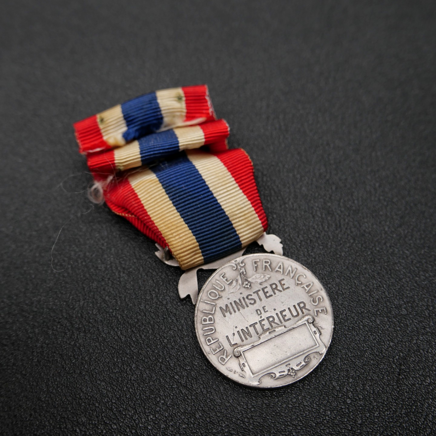 勋章奖章交易所3月25日拍卖 法国内务部警察奖章，950银质