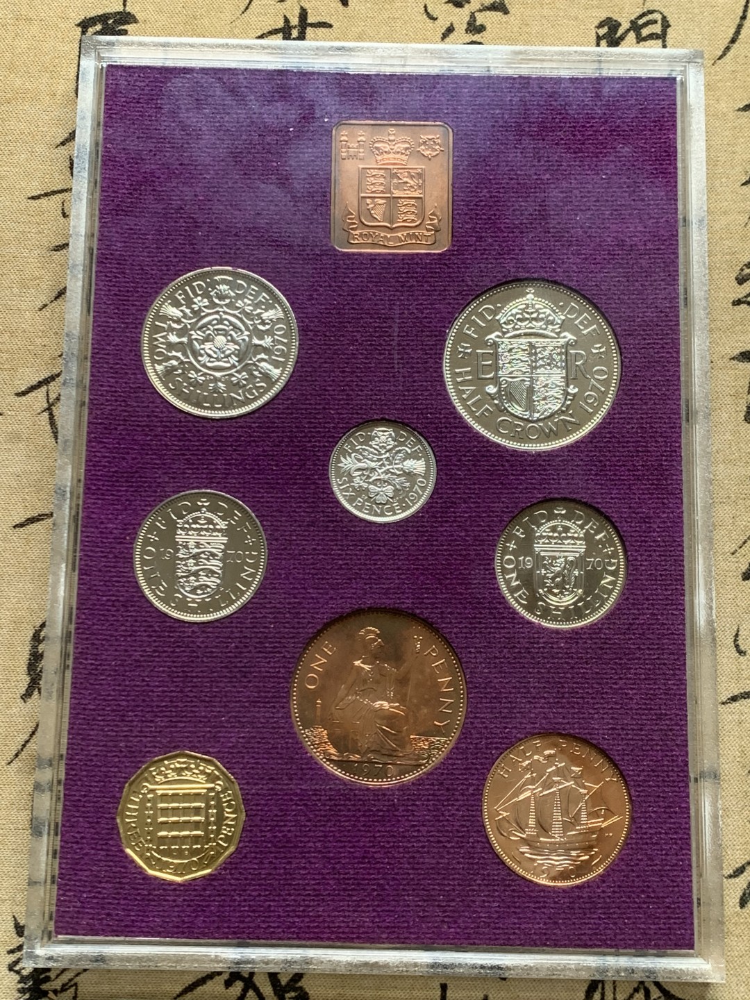 《竞宝斋》第146场-周日，周一 2场 (全场包邮) 英国 1970年 原盒原证 关门年份 英国12进制精制套币 最后一套12进制英国套币 随后发行的套币均为10进制新便士体系