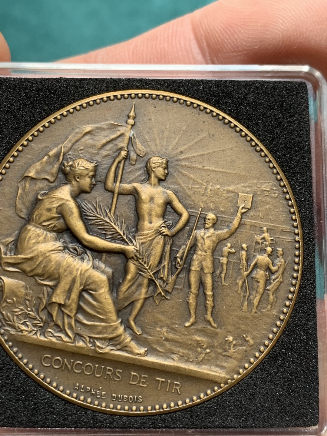 《竞宝斋》第146场-周日，周一 2场 (全场包邮) 法国军事斗争备战艺术铜章  直径：40mm  重量：32.9g  边铭：丰饶角+铜标