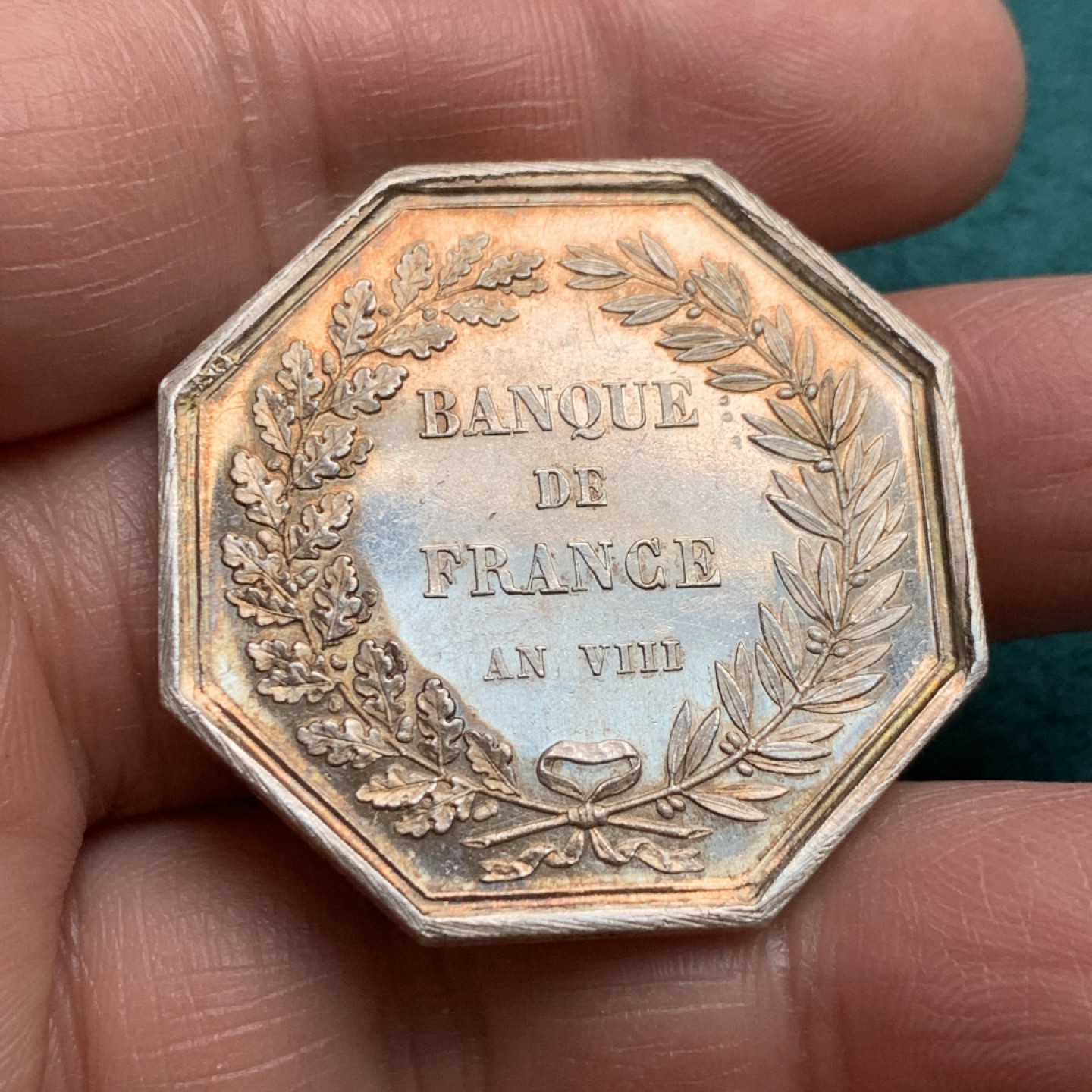 《竞宝斋》第146场-周日，周一 2场 (全场包邮) 法国 1860-1879 法兰西银行银质八角代币   重量：24.8gr 36.5mm 边铭：蜜蜂+银标