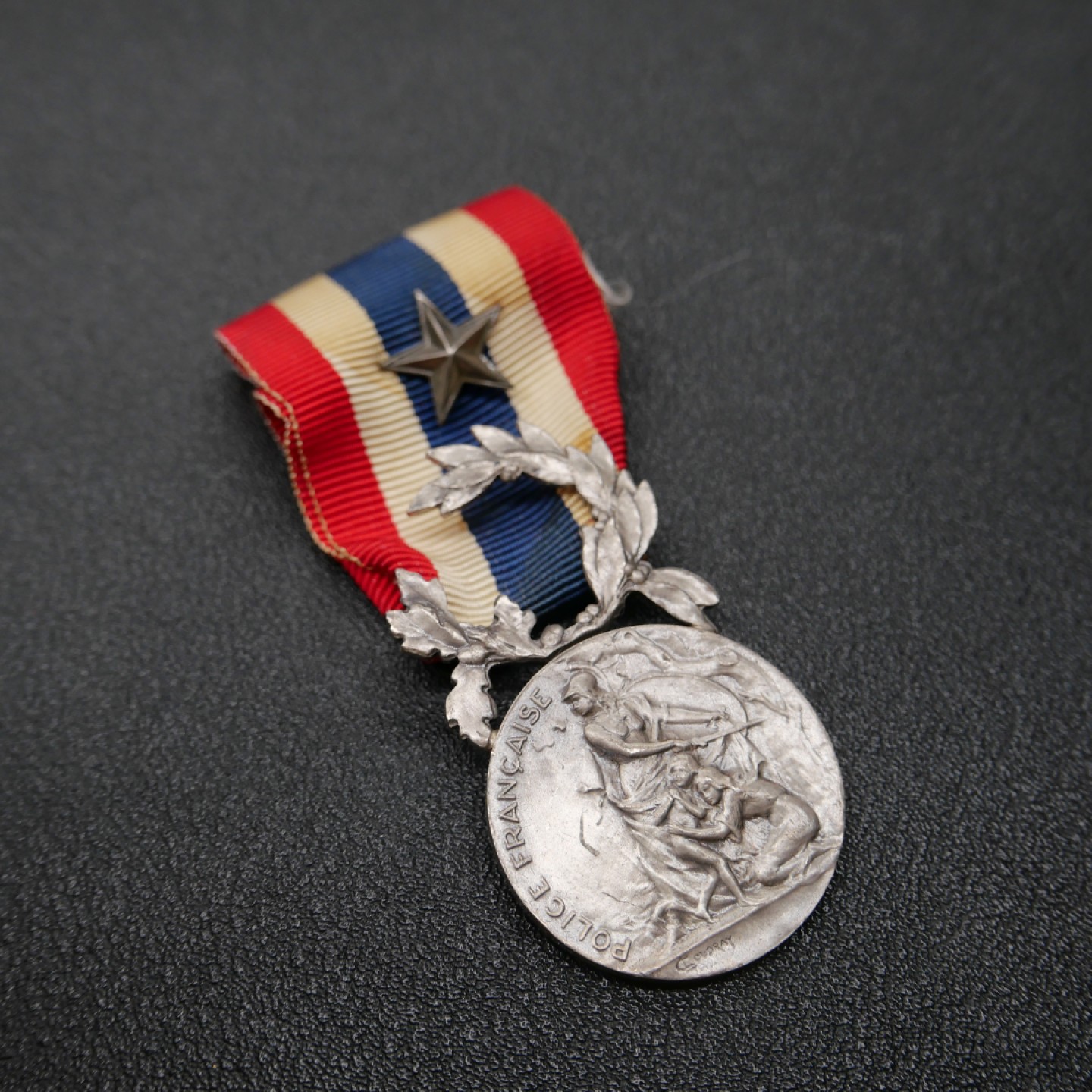 勋章奖章交易所3月25日拍卖 法国内务部警察奖章，950银质