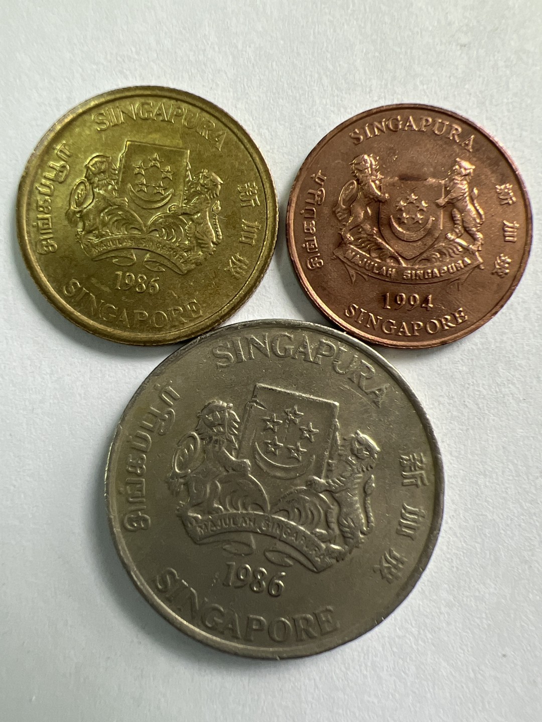 泡泡堂微拍第一百〇三幕硬币捡漏可累计专场👿👿，累计满二十元包邮，接受代拍业务 新加坡花卉三枚