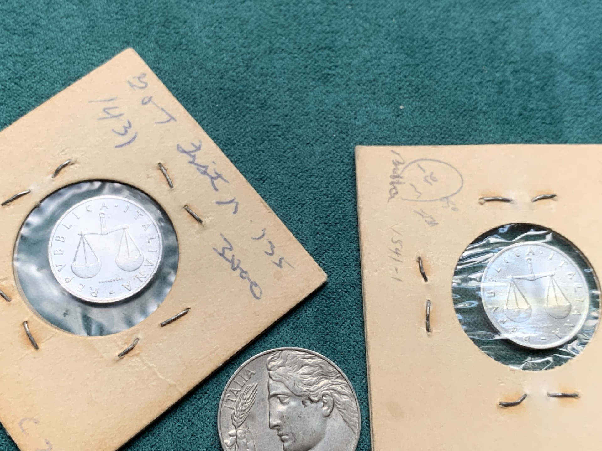 《竞宝斋》第146场-周日，周一 2场 (全场包邮) 意大利五枚好品散币 1922年1里拉2枚 1921年20分一枚 1952年 1955年1里拉各一枚 老藏家纸夹