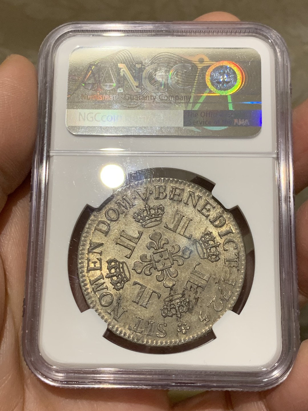 《竞宝斋》第146场-周日，周一 2场 (全场包邮) NGC MS64 法国 1725年 路易十五 年轻头像 埃居大银币 近乎完美的状态！