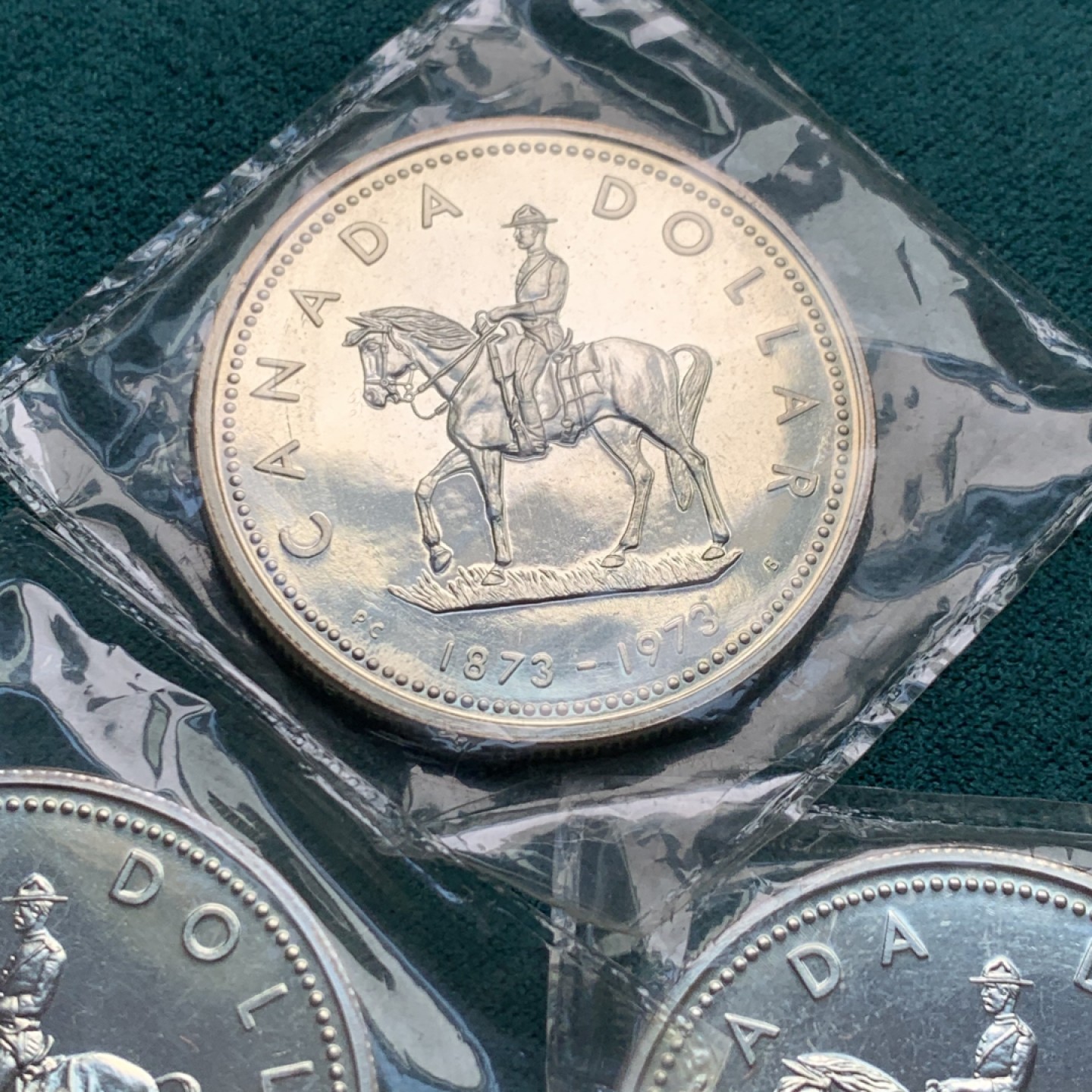 《竞宝斋》第146场-周日，周一 2场 (全场包邮) 原袋 完美好品相加拿大骑警大银币三枚，一共69.96g