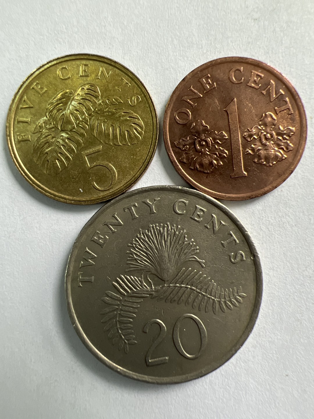 泡泡堂微拍第一百〇三幕硬币捡漏可累计专场👿👿，累计满二十元包邮，接受代拍业务 新加坡花卉三枚