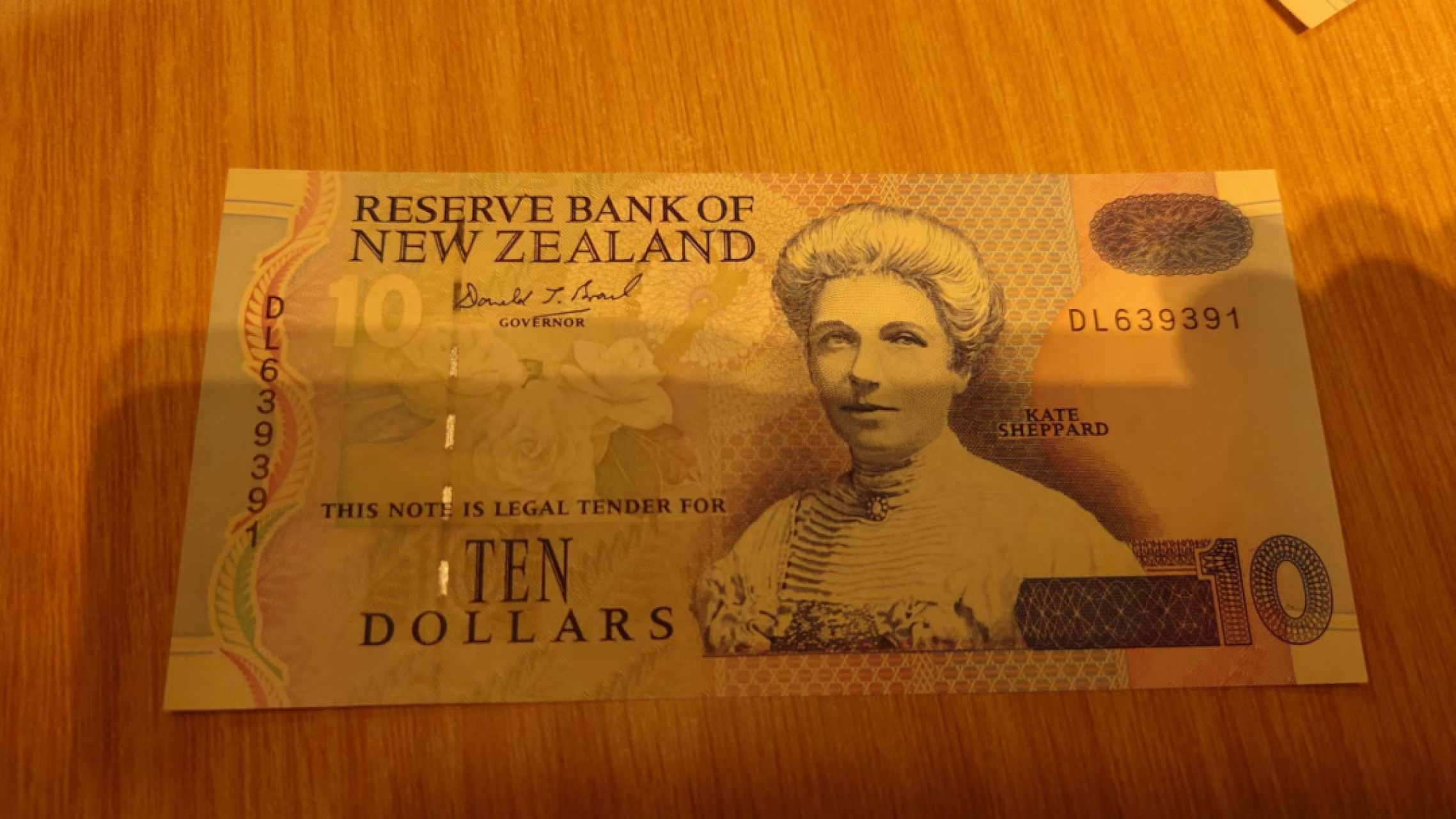 【世界钱币收藏】精选微拍第57期暨2023年第四期 裸钞专场 1992年新西兰10元纸币 全新绝品无47尾号391