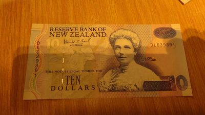 【世界钱币收藏】精选微拍第57期暨2023年第四期 裸钞专场 1992年新西兰10元纸币 全新绝品无47尾号391