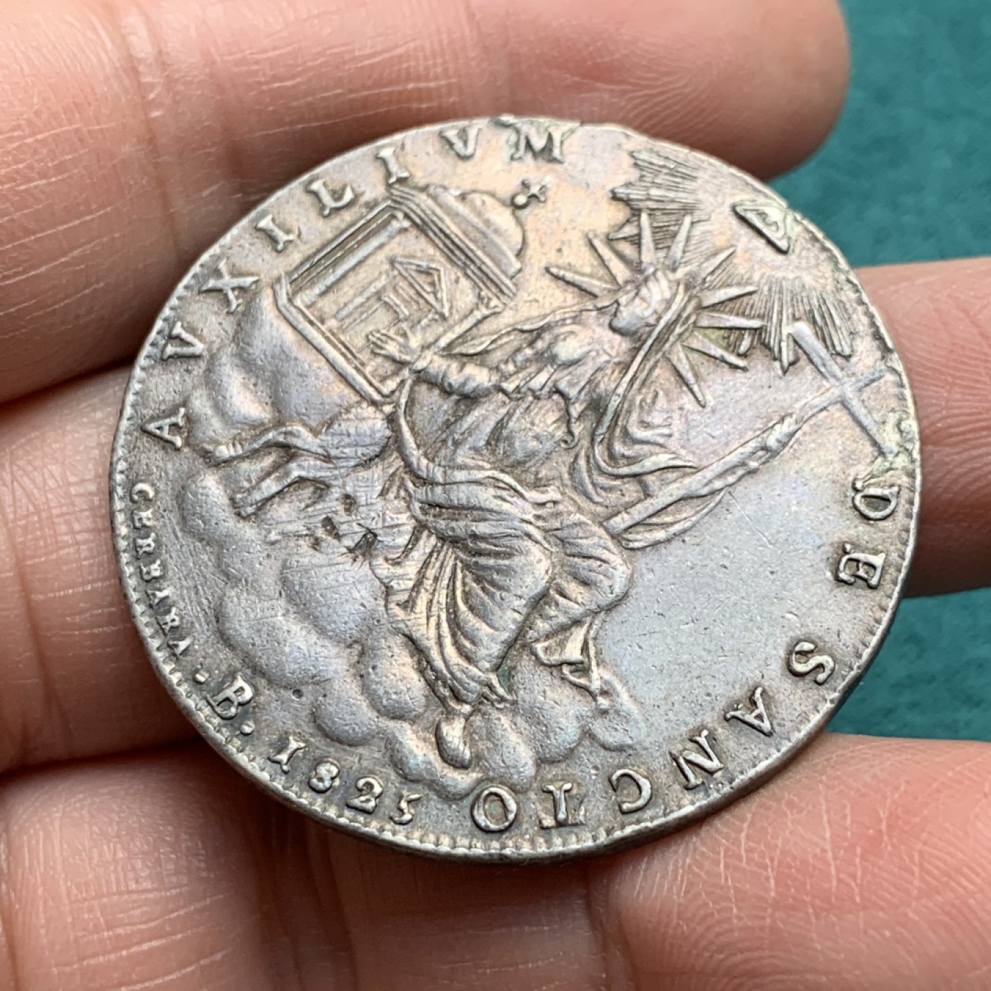 《竞宝斋》第146场-周日，周一 2场 (全场包邮) 梵蒂冈 1825年 教皇国 斯库多大银币，重量26.2g，黑泛彩 有焊接痕迹 细节见图