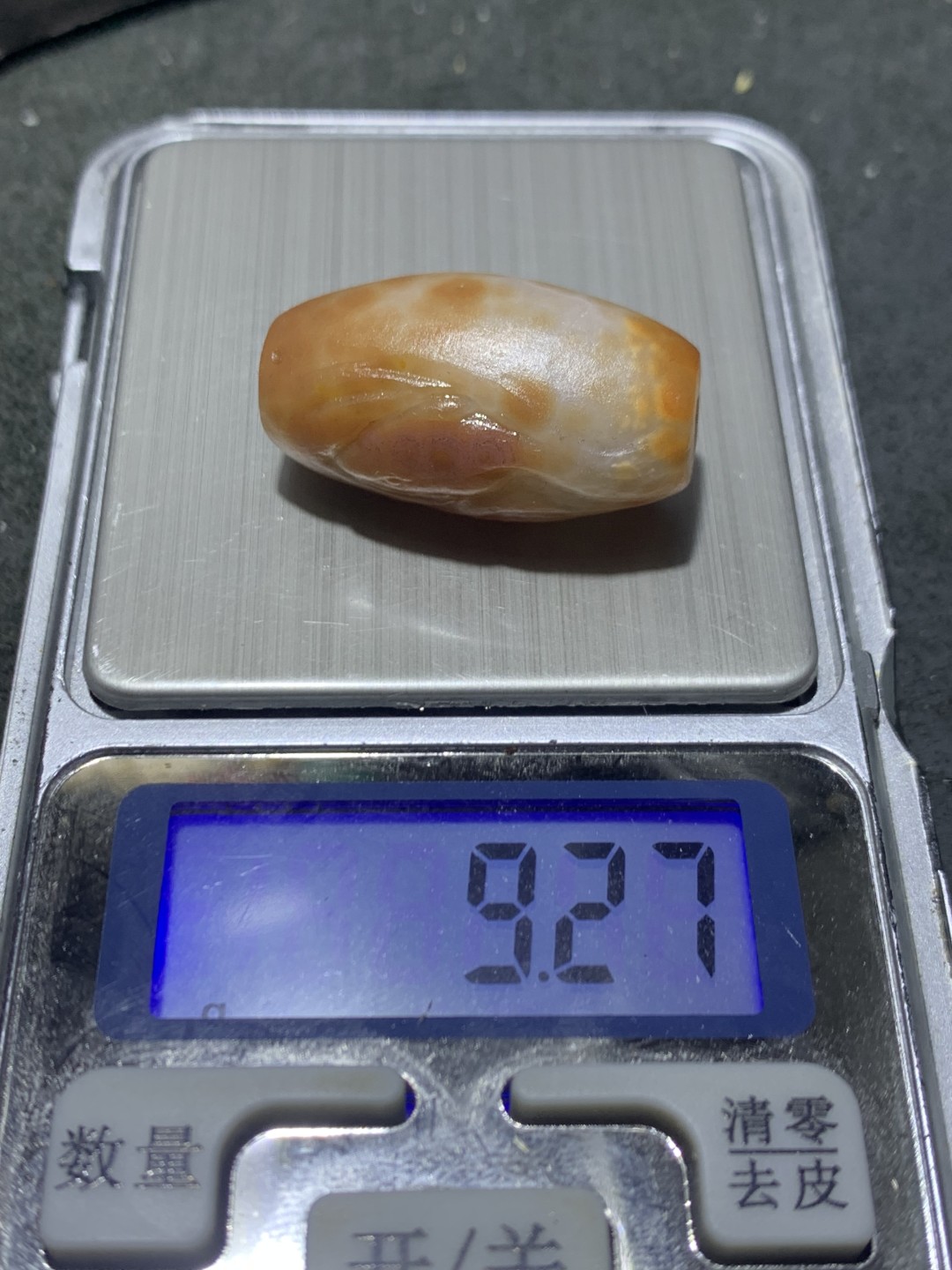 精美战国红玛瑙手工俏色巧雕刻海豚桶珠一颗！