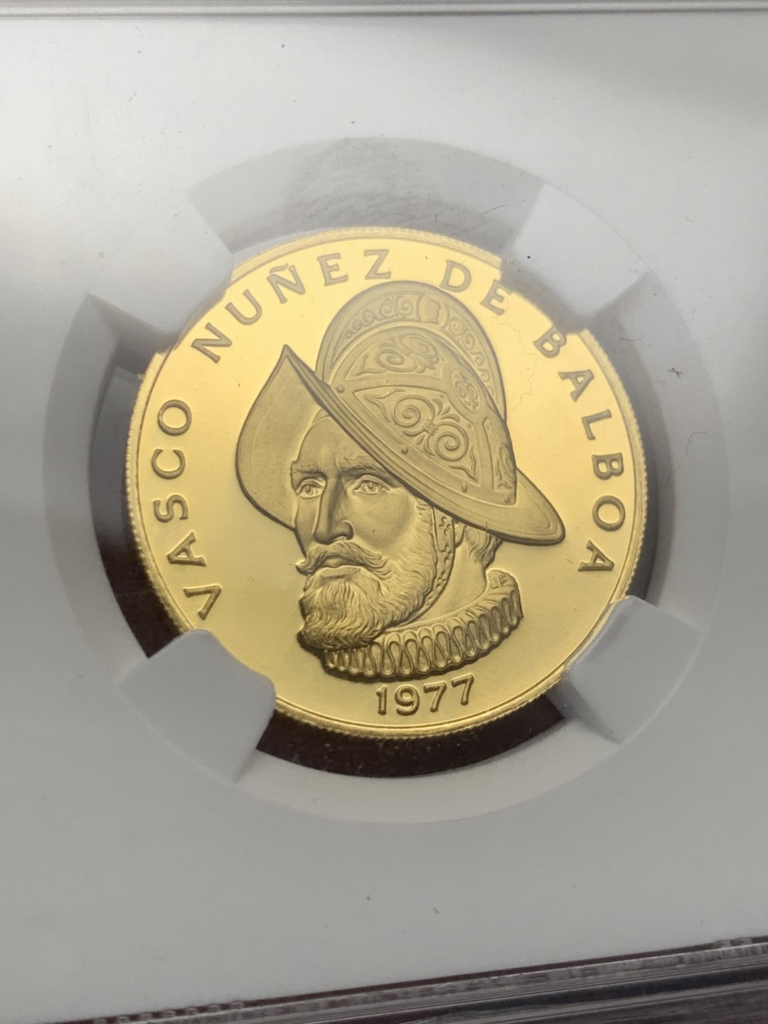 《竞宝斋》第146场-周日，周一 2场 (全场包邮) NGC-PF67 1977巴拿马100巴伯亚精制金币，精制感十足 900金  8.16克