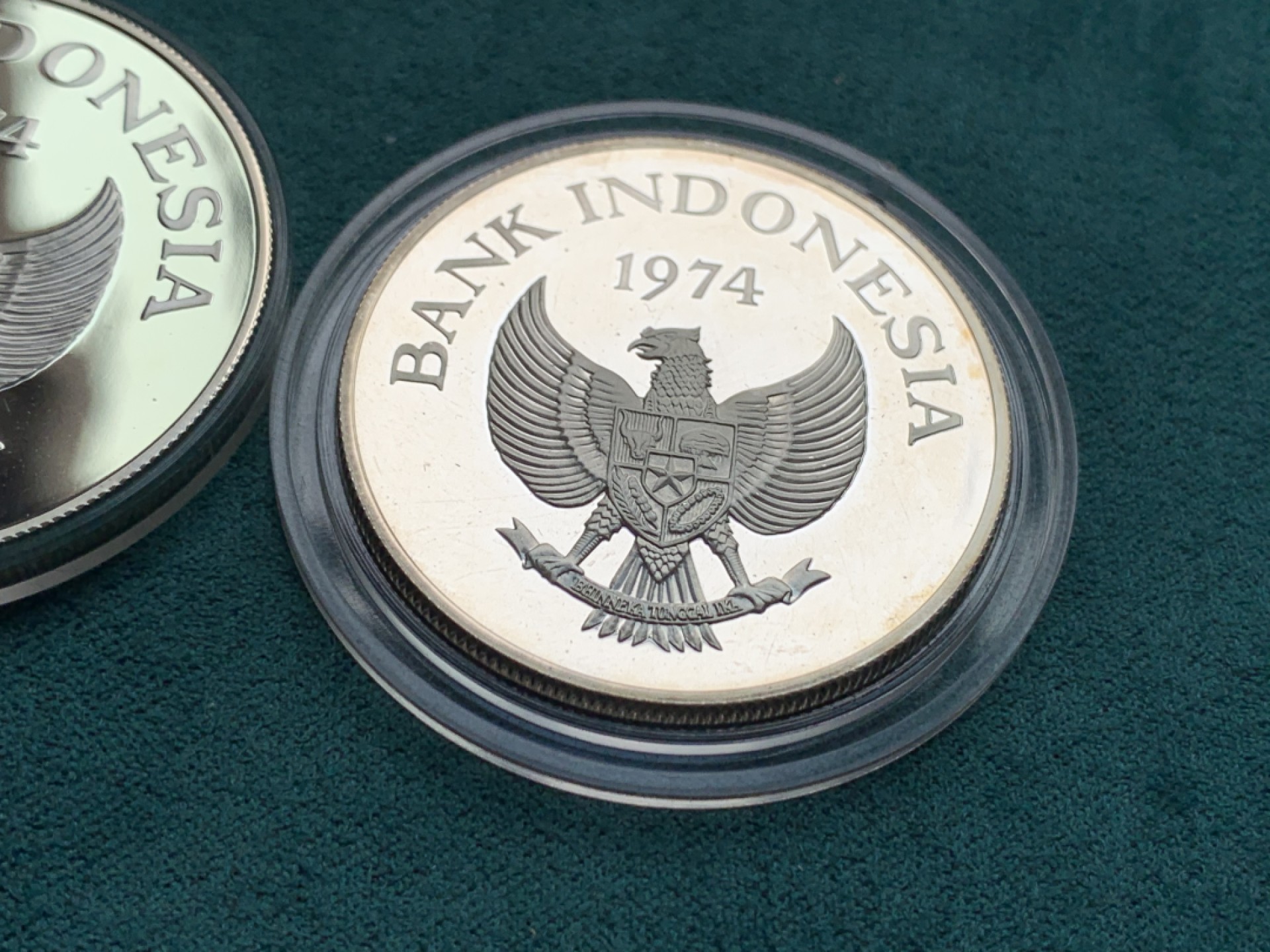 《竞宝斋》第146场-周日，周一 2场 (全场包邮) 印度尼西亚1974年2000－5000卢比精制动物银币一对，发行量稀少