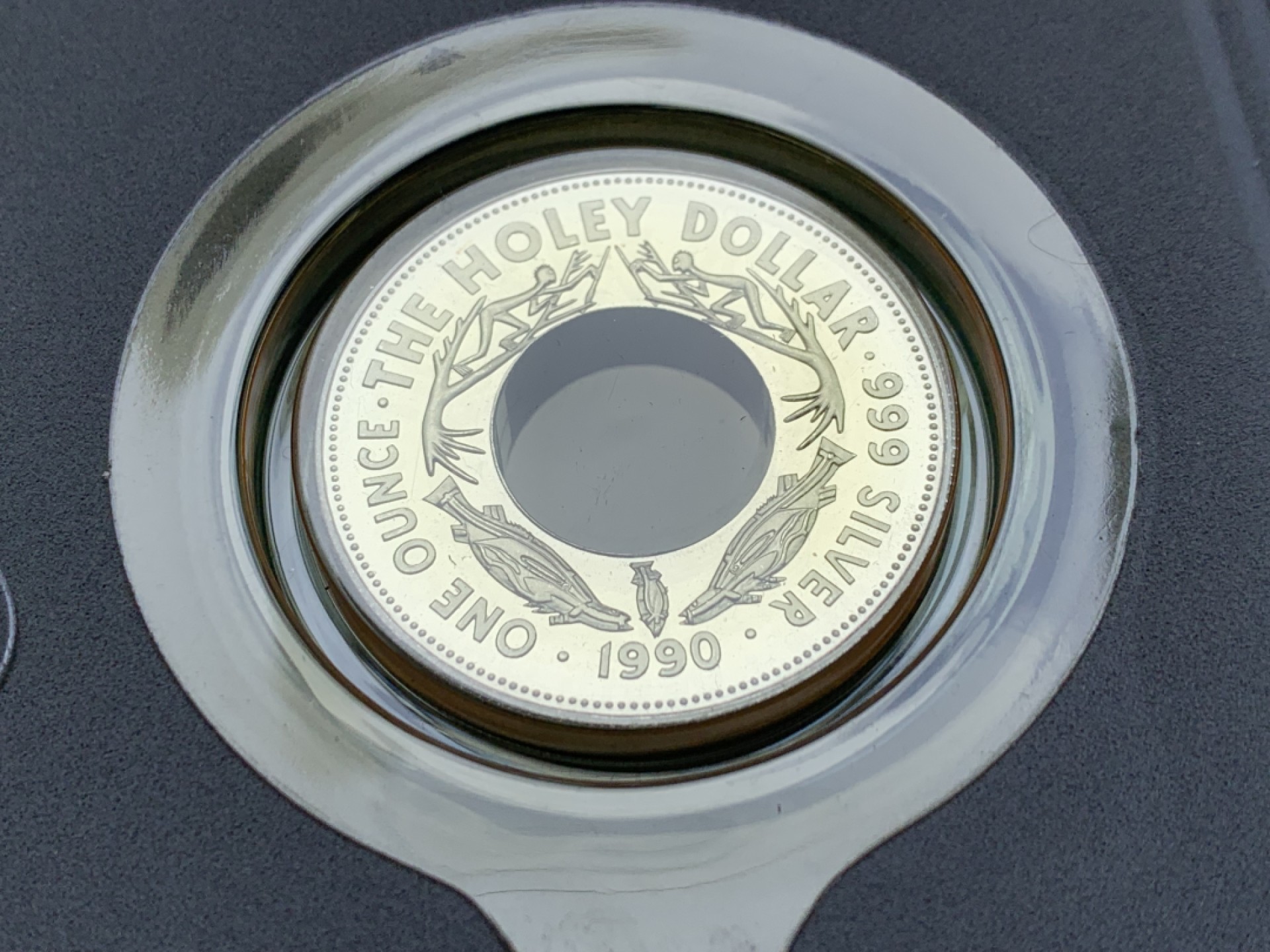 《竞宝斋》第146场-周日，周一 2场 (全场包邮) 澳大利亚1990年子母镶嵌银币 999银 31.9克+7.98克 可以相互配成一枚