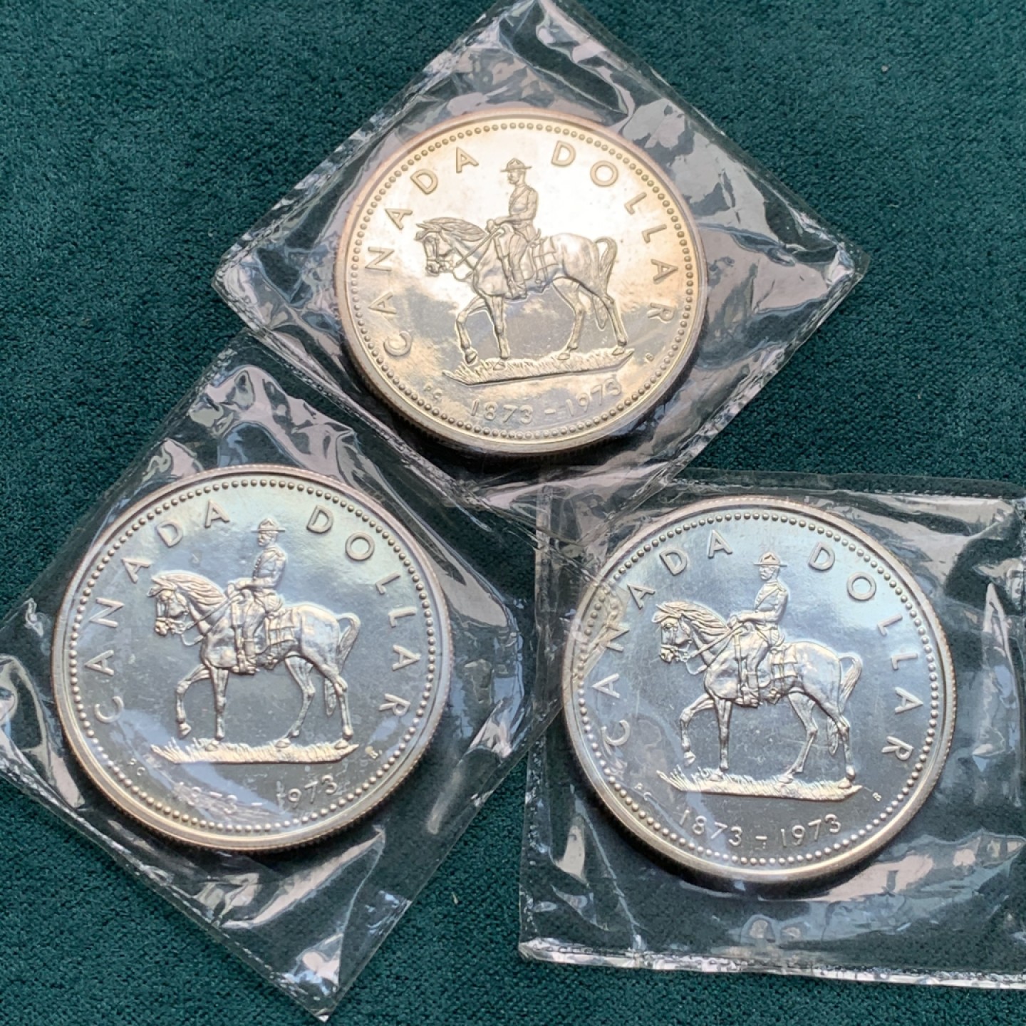 《竞宝斋》第146场-周日，周一 2场 (全场包邮) 原袋 完美好品相加拿大骑警大银币三枚，一共69.96g