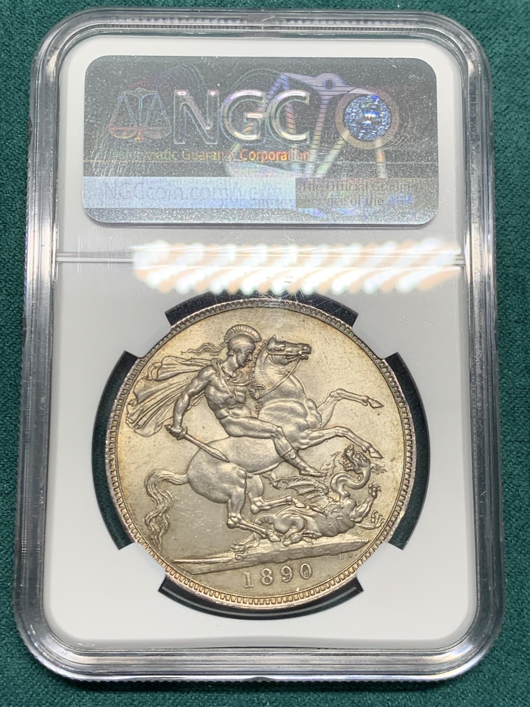 《竞宝斋》第146场-周日，周一 2场 (全场包邮) NGC-MS63 英国 1890年维多利亚高冠 马剑银币 底板完美，淡包浆，N盒同分11枚，更高分仅9枚