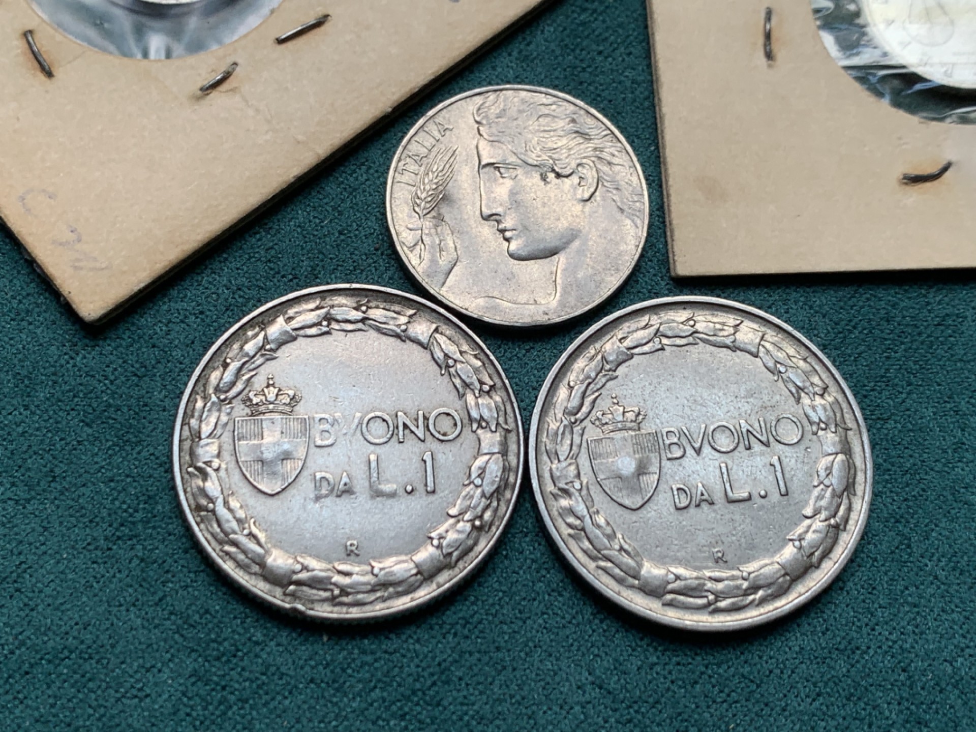 《竞宝斋》第146场-周日，周一 2场 (全场包邮) 意大利五枚好品散币 1922年1里拉2枚 1921年20分一枚 1952年 1955年1里拉各一枚 老藏家纸夹