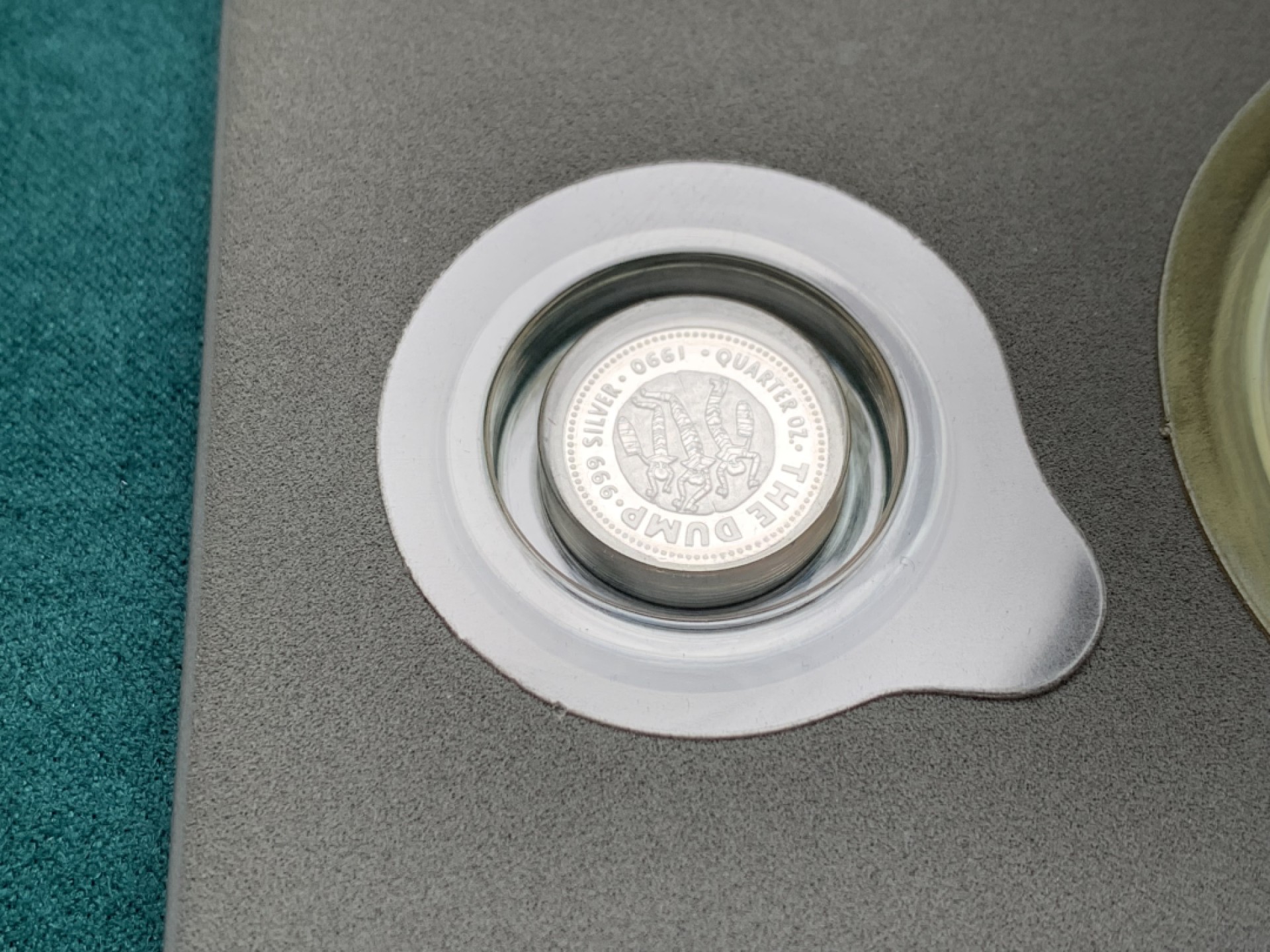 《竞宝斋》第146场-周日，周一 2场 (全场包邮) 澳大利亚1990年子母镶嵌银币 999银 31.9克+7.98克 可以相互配成一枚