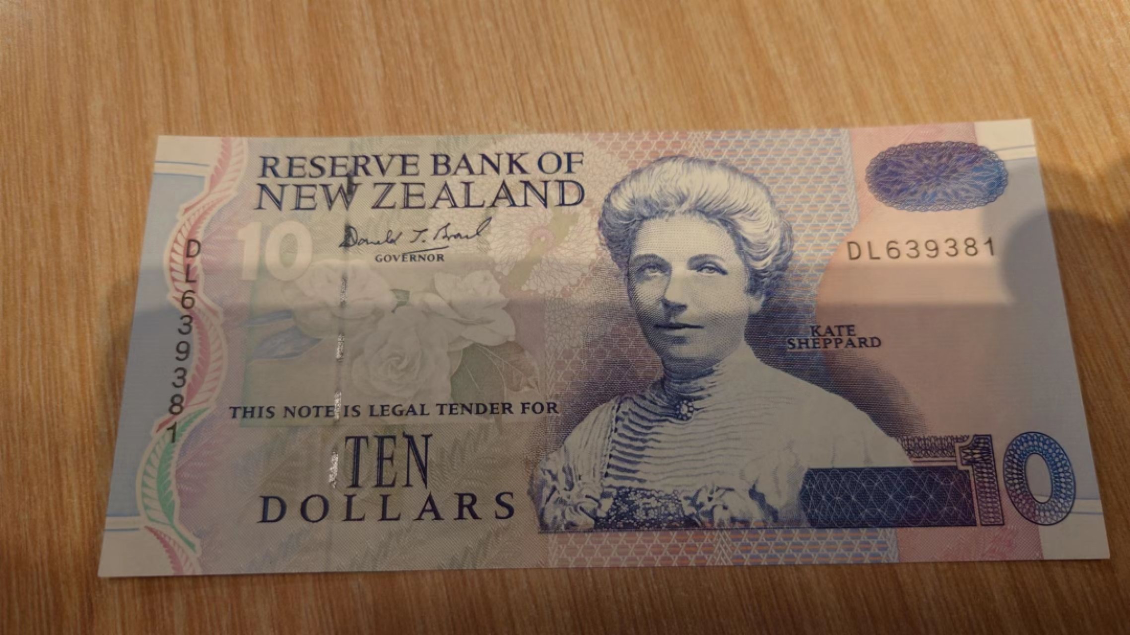 【世界钱币收藏】精选微拍第57期暨2023年第四期 裸钞专场 1992年新西兰10元纸币 全新绝品无47尾号381