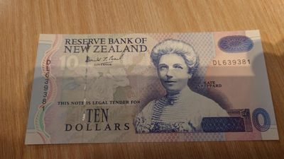 【世界钱币收藏】精选微拍第57期暨2023年第四期 裸钞专场 1992年新西兰10元纸币 全新绝品无47尾号381