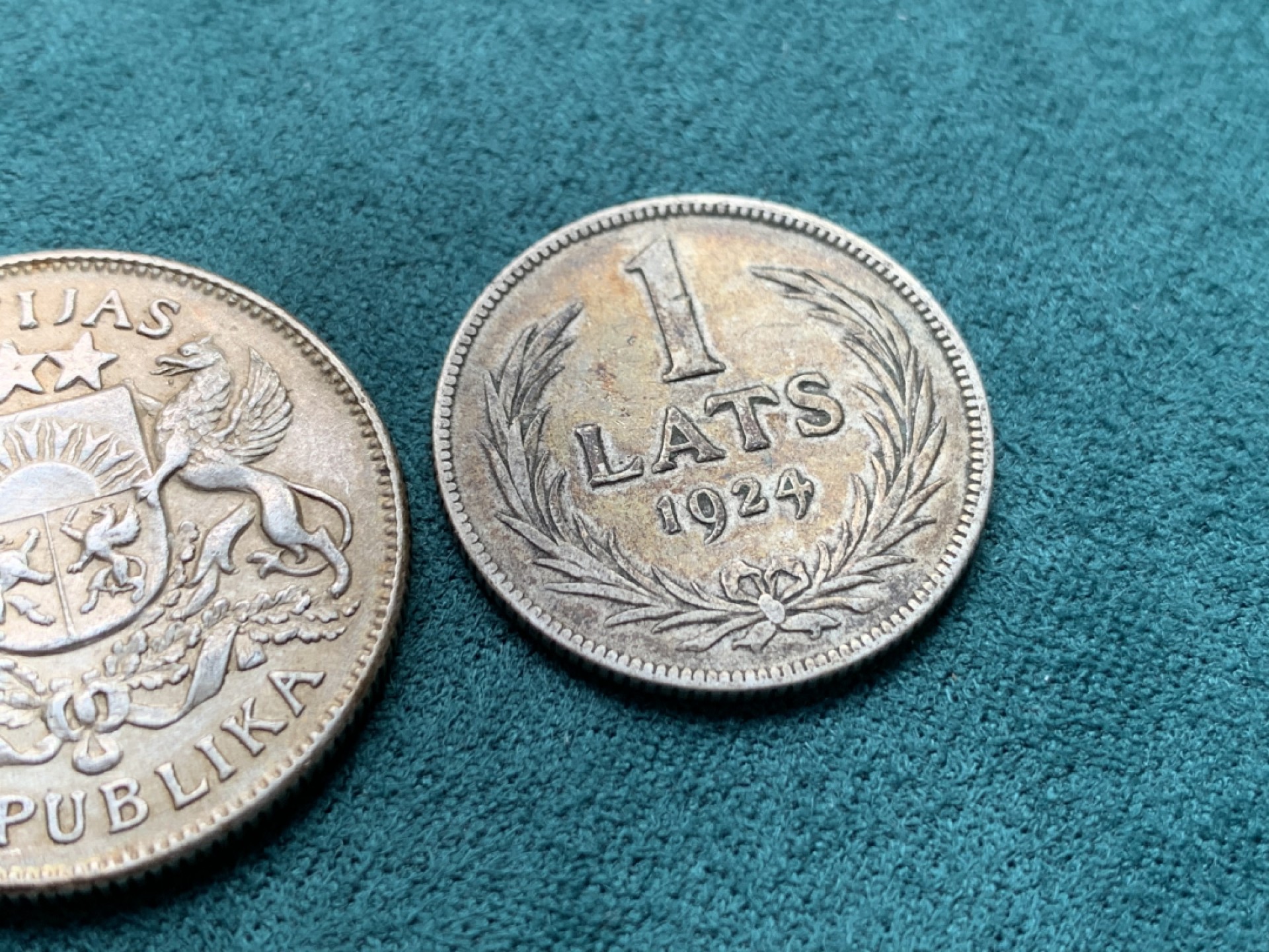 《竞宝斋》第146场-周日，周一 2场 (全场包邮) 拉脱维亚银币一对 1924 年1特拉+1925年 2特拉 原味包浆不错