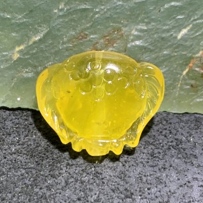 精美天然蜜蜡雕刻大象随形背云一个， - 精美天然蜜蜡雕刻大象随形背云一个，