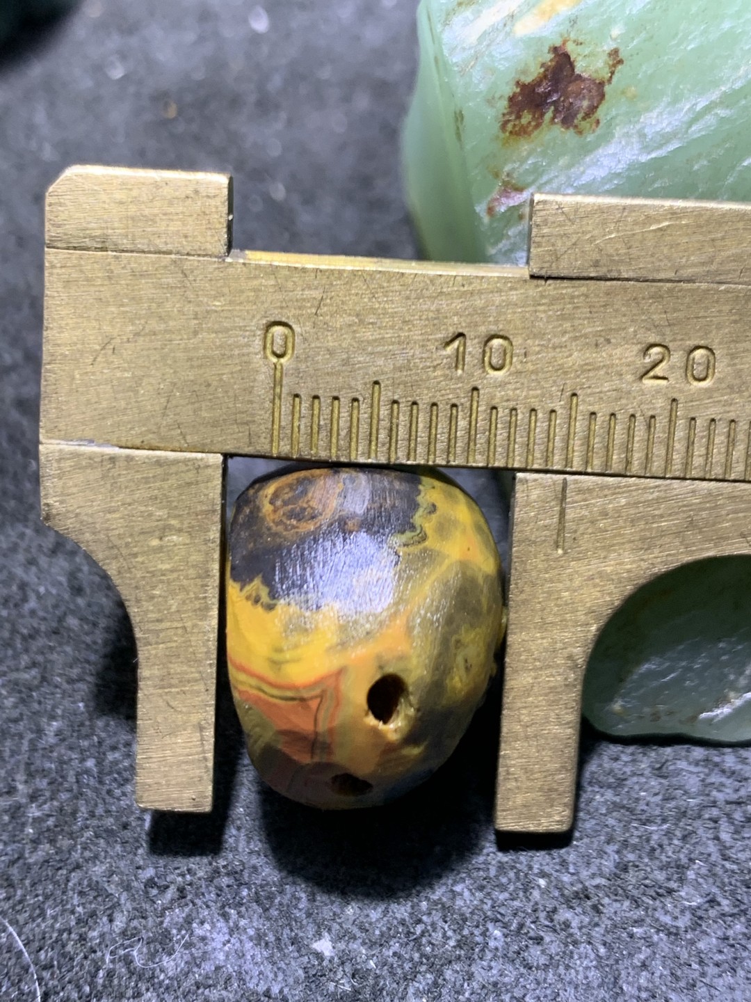 精美原皮冰飘晶洞亚光天眼纹战国红玛瑙手工雕刻静字吊坠一个，