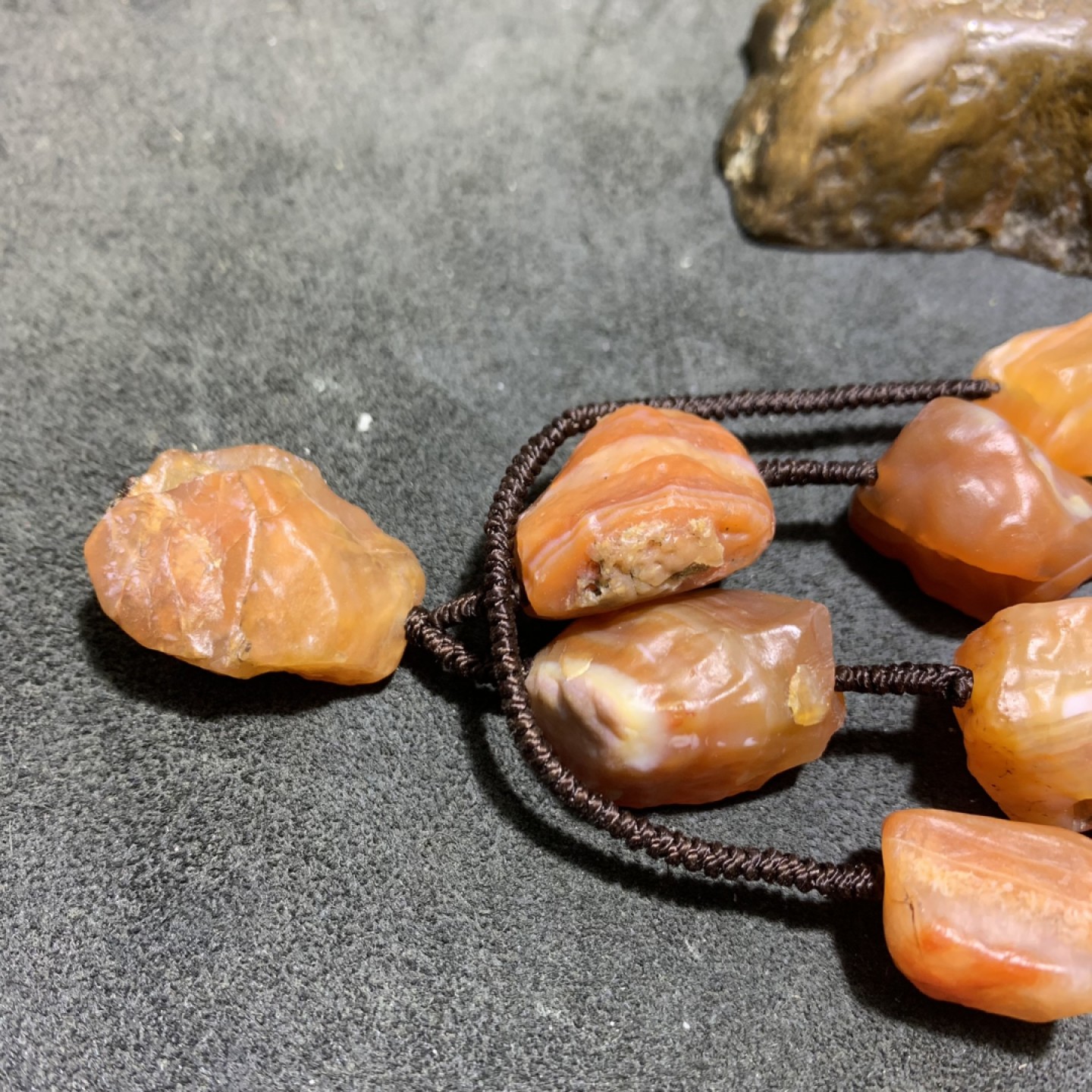 精美戈壁大颗粒樱桃红玛瑙原石项链一条！ 精美戈壁大颗粒樱桃红玛瑙原石项链一条！