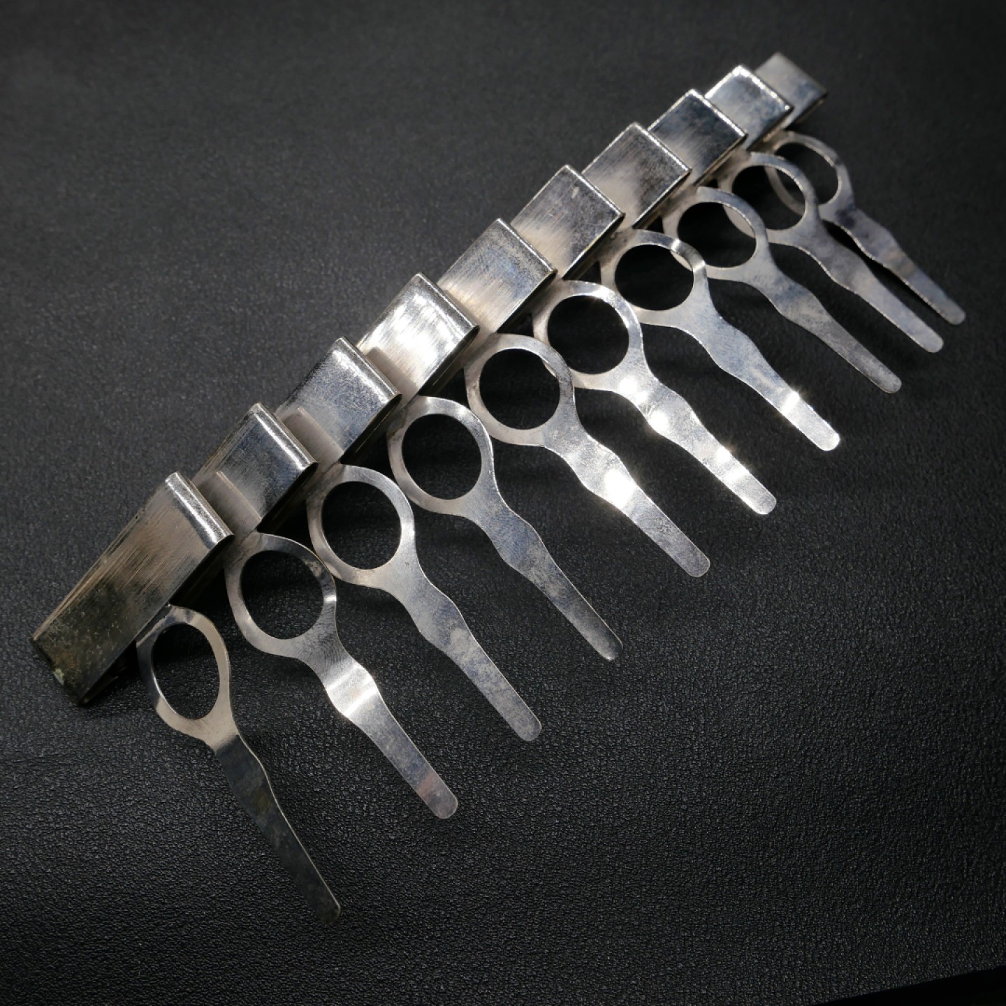 勋章奖章交易所3月25日拍卖 日本十连勋架一组