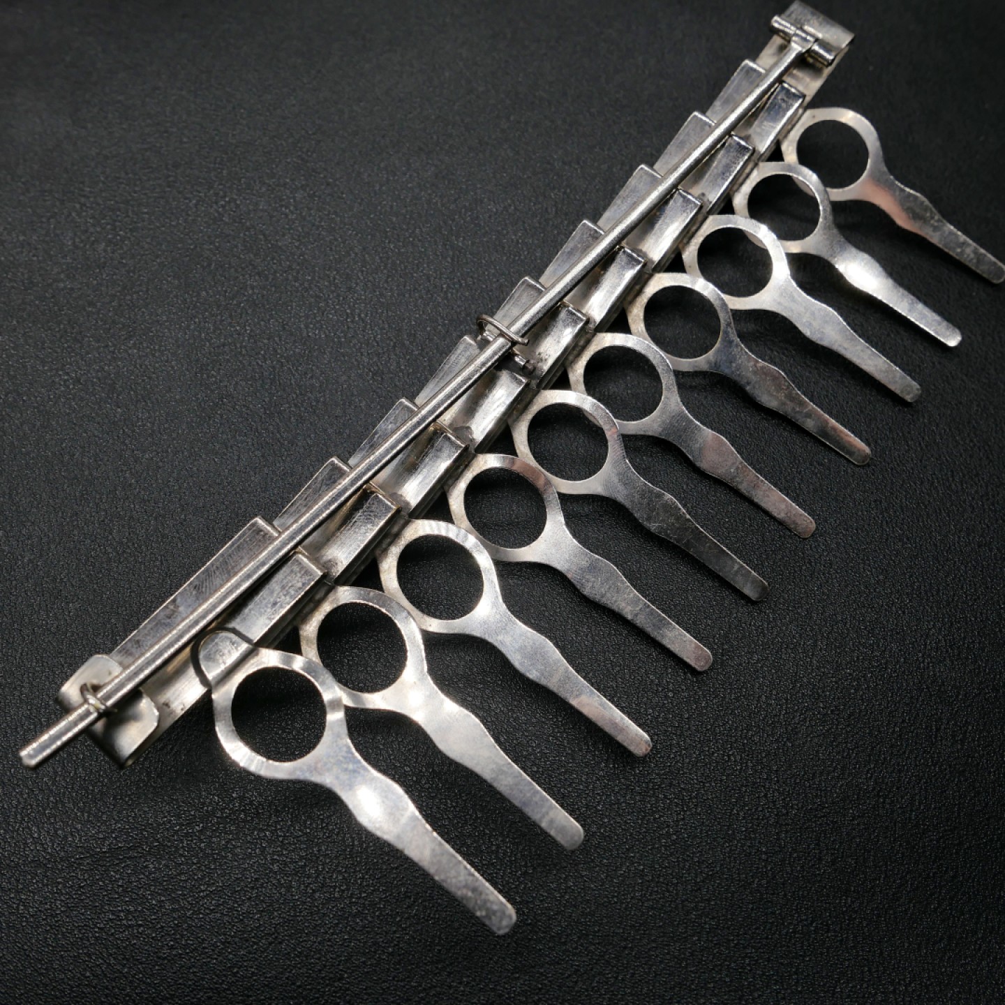 勋章奖章交易所3月25日拍卖 日本十连勋架一组