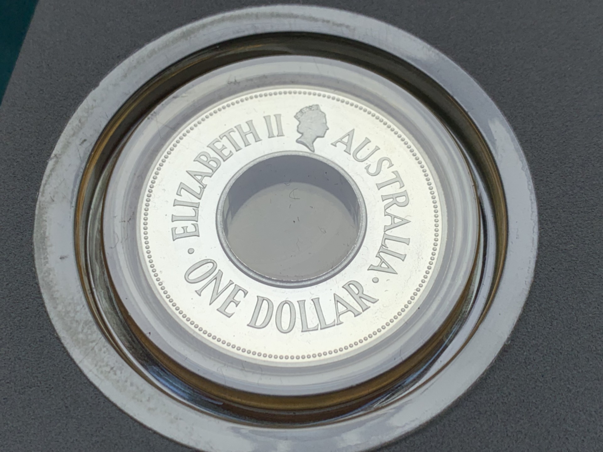 《竞宝斋》第146场-周日，周一 2场 (全场包邮) 澳大利亚1990年子母镶嵌银币 999银 31.9克+7.98克 可以相互配成一枚