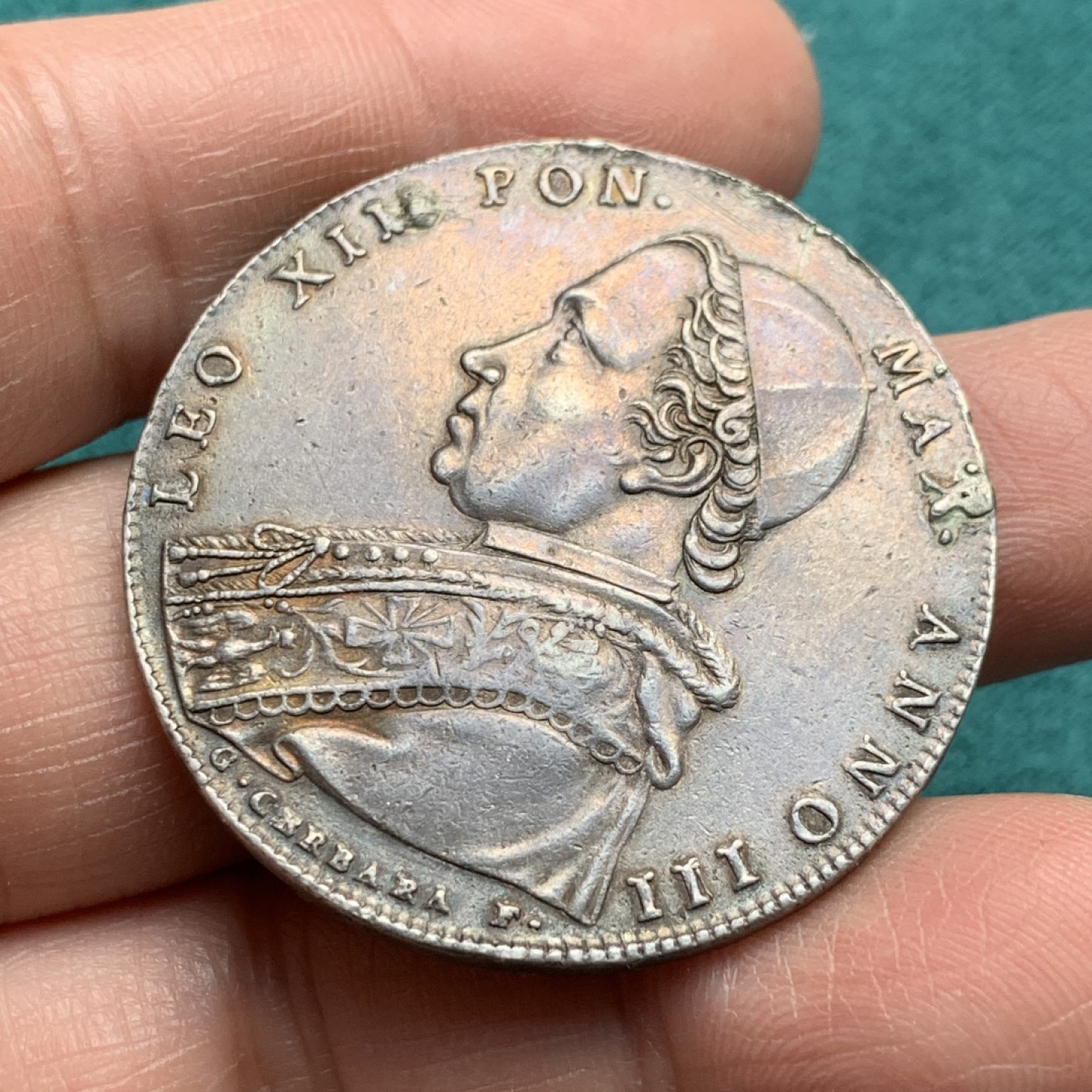 《竞宝斋》第146场-周日，周一 2场 (全场包邮) 梵蒂冈 1825年 教皇国 斯库多大银币，重量26.2g，黑泛彩 有焊接痕迹 细节见图