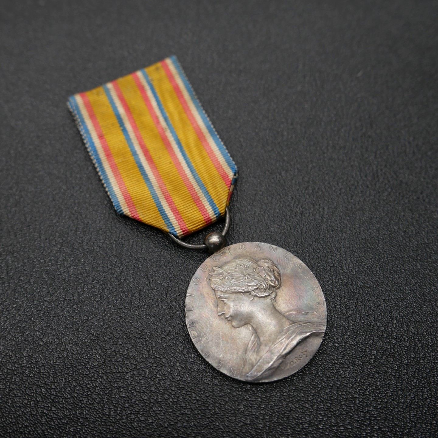 勋章奖章交易所3月25日拍卖 法国罗蒂版消防奖章，银质侧边铭