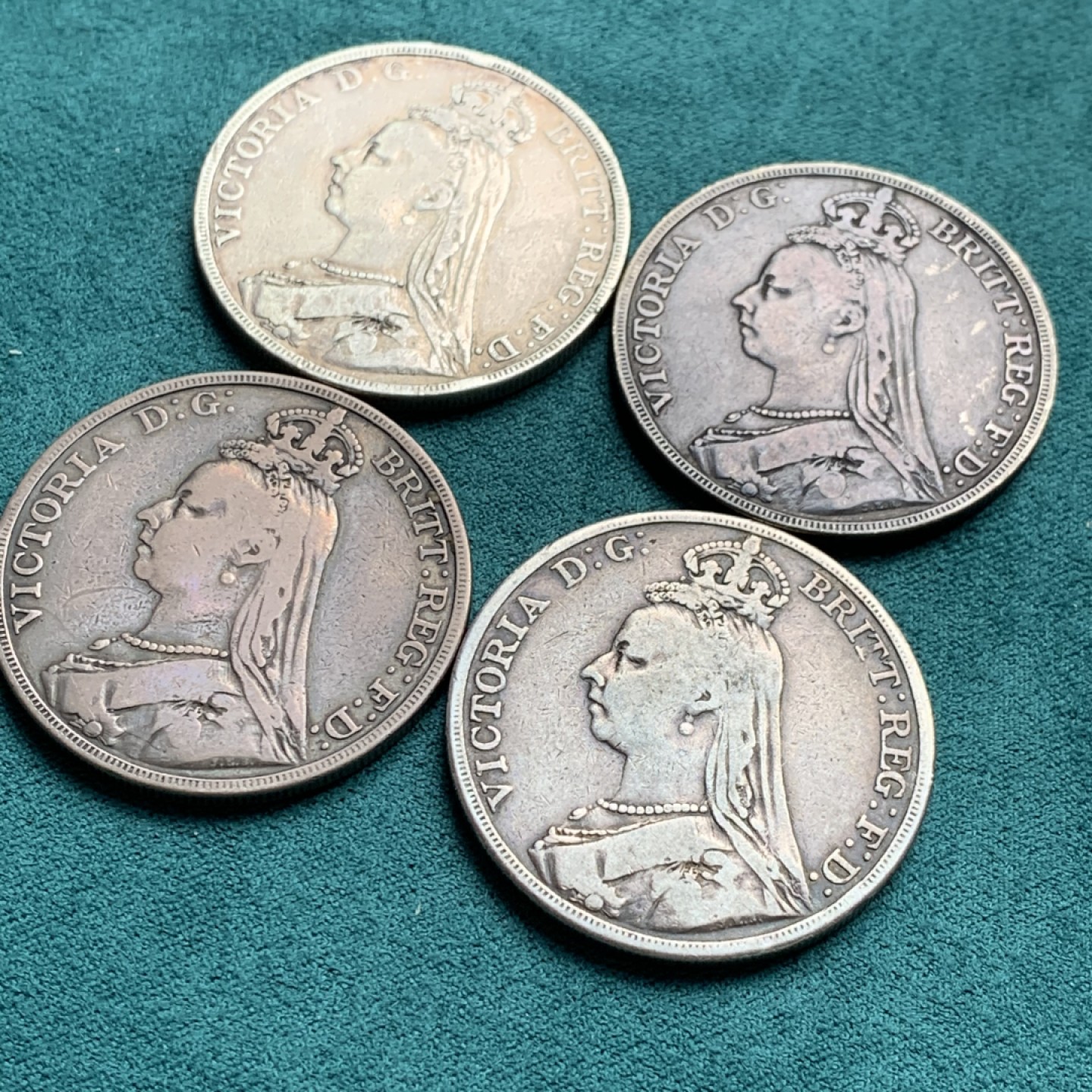 《竞宝斋》第146场-周日，周一 2场 (全场包邮) 4枚一起 英国维多利亚高冠马剑克朗一组四枚，1889+1890+1891+1892，流通品相老包浆