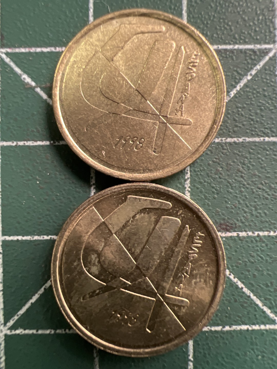 泡泡堂微拍第一百〇三幕硬币捡漏可累计专场👿👿，累计满二十元包邮，接受代拍业务 西班牙5比塞塔两枚